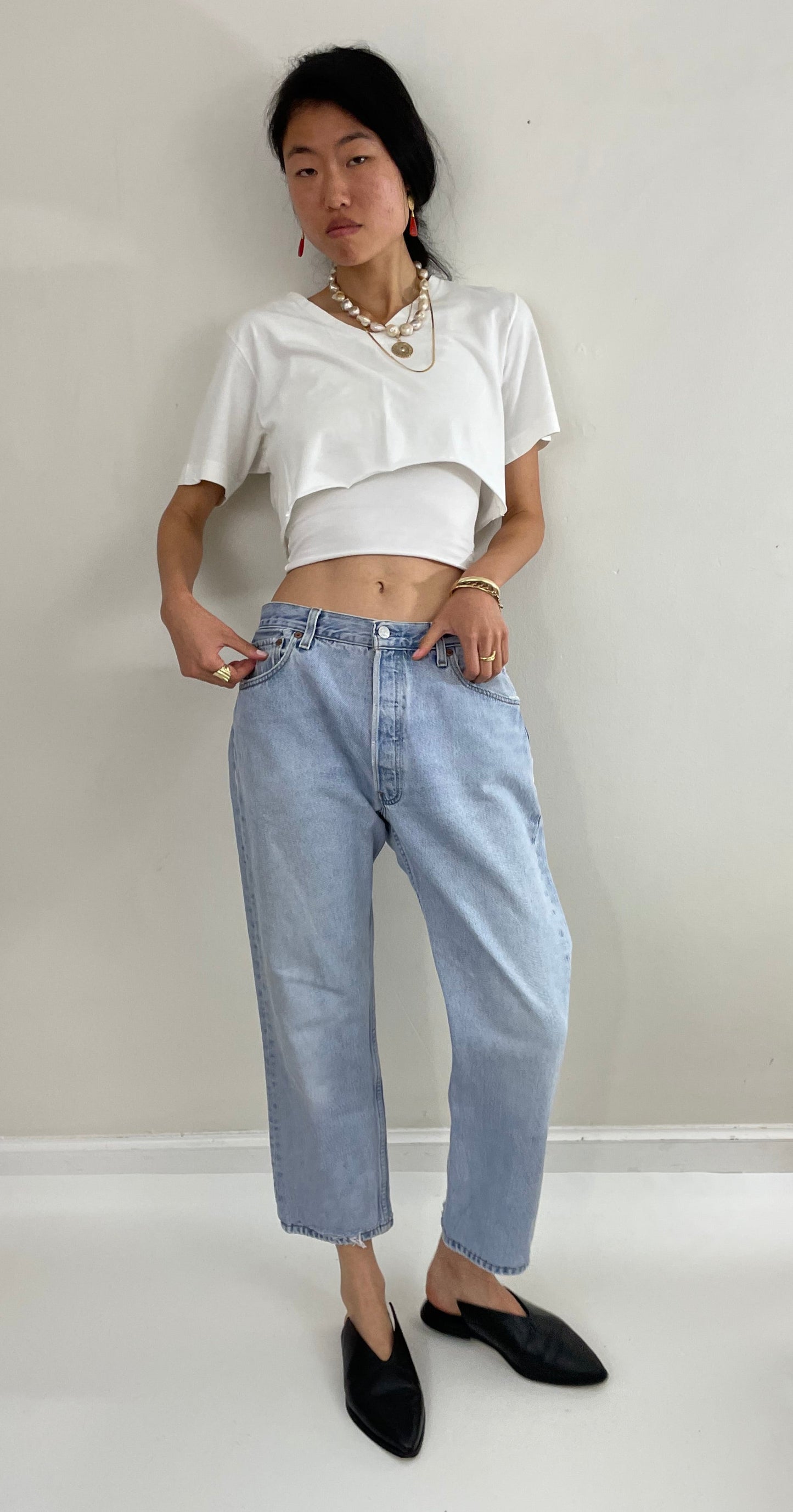33 Vintage 80s Levis 501 button fly faded button fly boyfriend jeans made in USA size 33 x 26