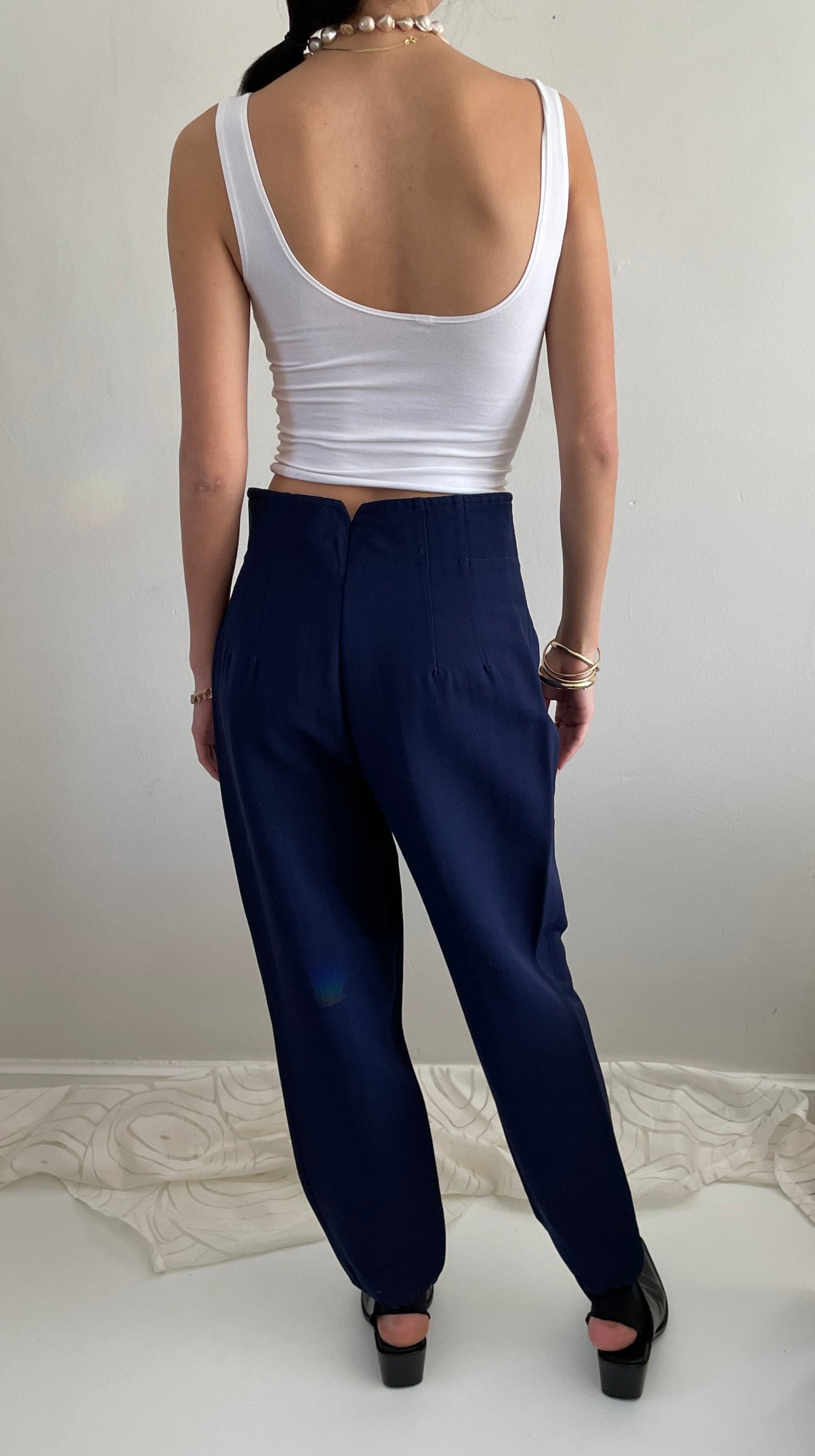 vintage Bogner navy blue ski snow pants Made in USA thick stretch snow bunny high waisted stirrup ski pants | Large