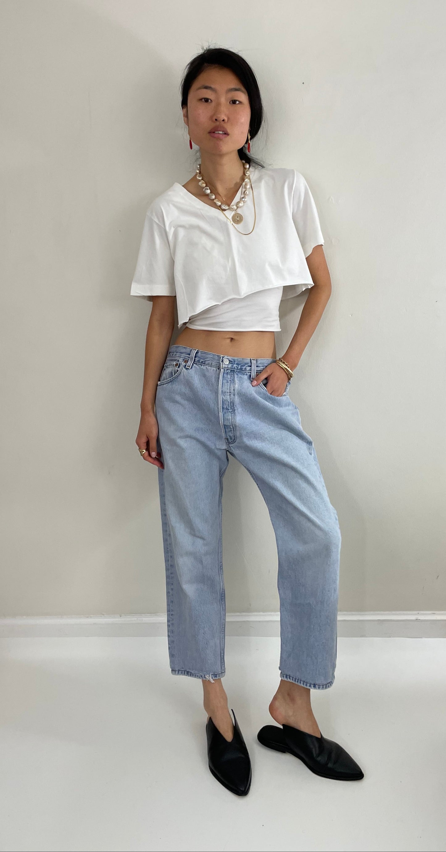33 Vintage 80s Levis 501 button fly faded button fly boyfriend jeans made in USA size 33 x 26