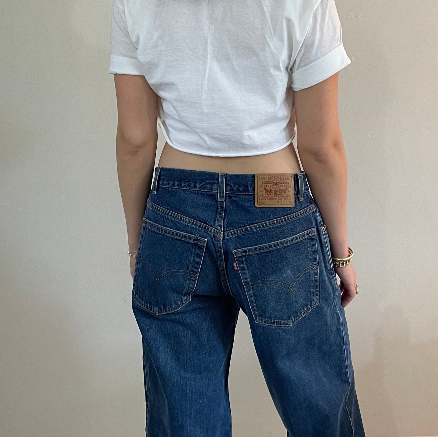vintage Levi's 570 tall baggy fit zipper fly medium wash 90s barrel leg hip hop jeans size 32 x 35