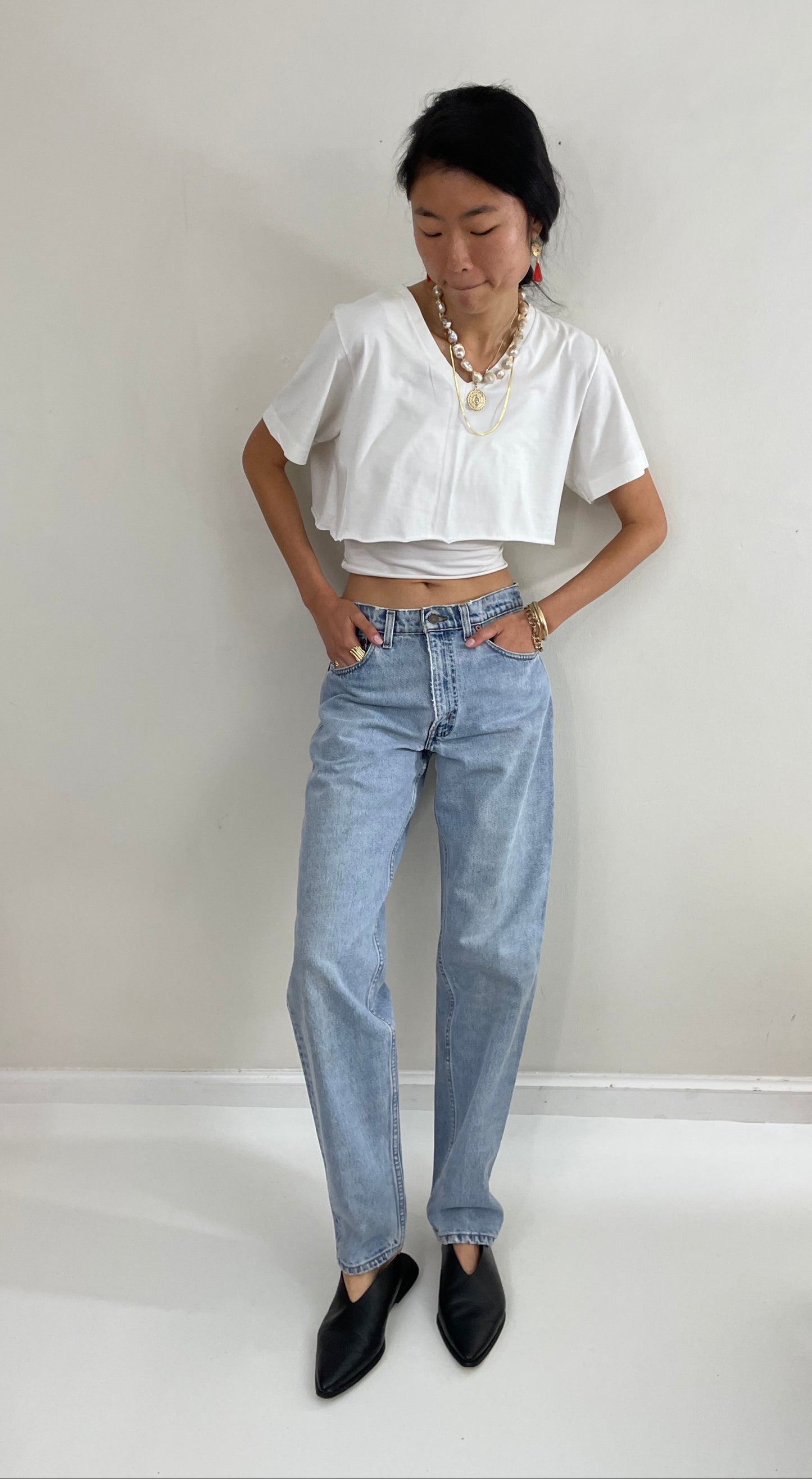 Vintage Levi's faded soft boyfriend relaxed fit high waisted zipper fly red tab light wash Levis 550 Dad jeans made in USA size Waist 31 x 33