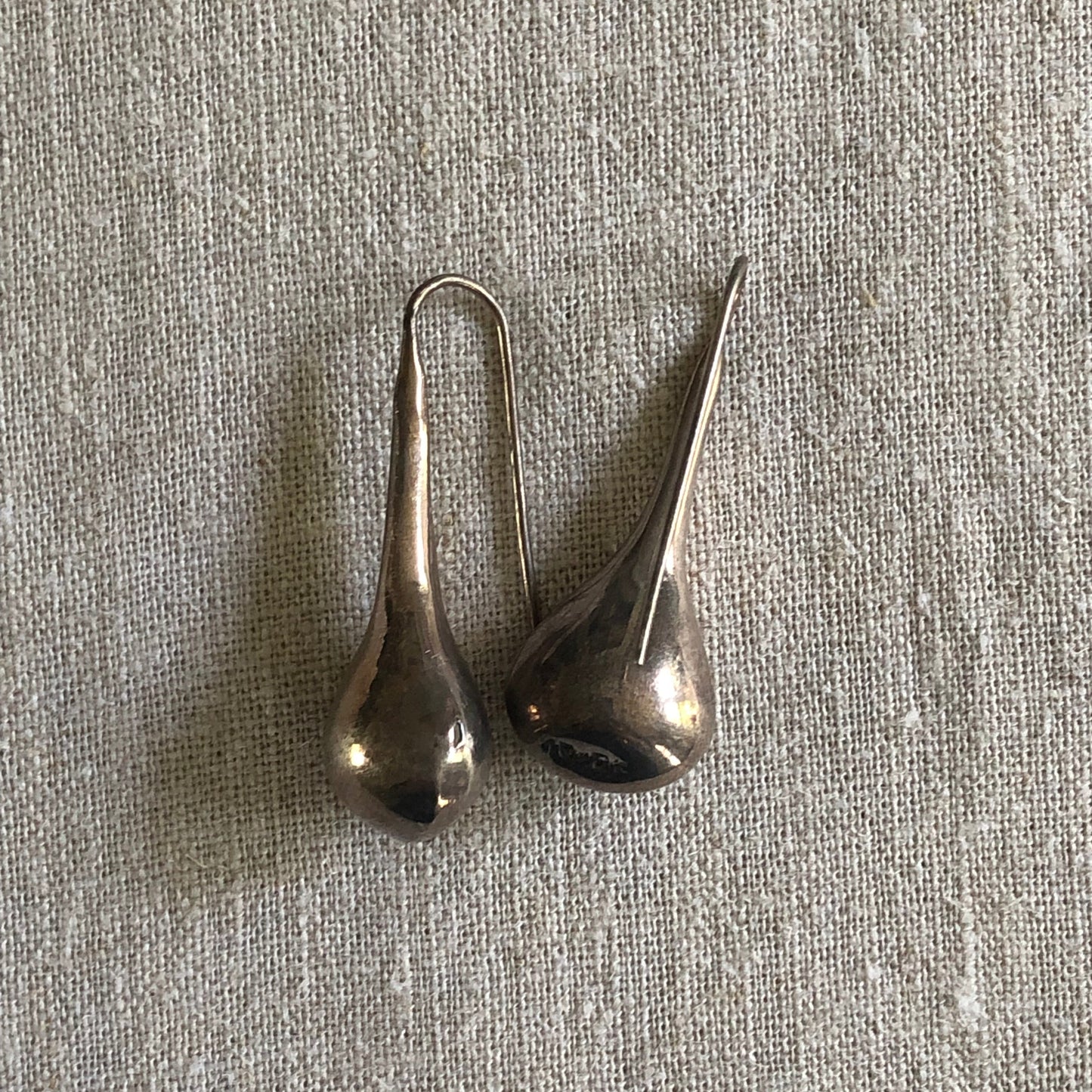 vintage 90s Taxco sterling silver 925 handcrafted puffy drop teardrop dangle pierced earrings Mexico Taxco