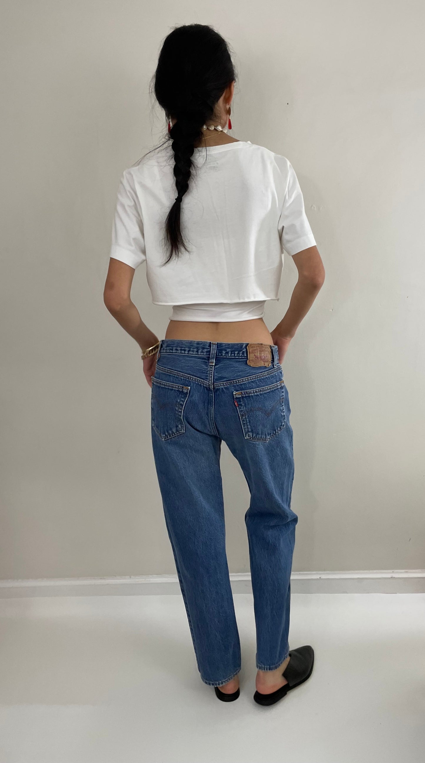 31 Vintage 80s Levi's 501 faded medium wash iconic red tab button fly LEVIS jeans made in USA size 31 x 29
