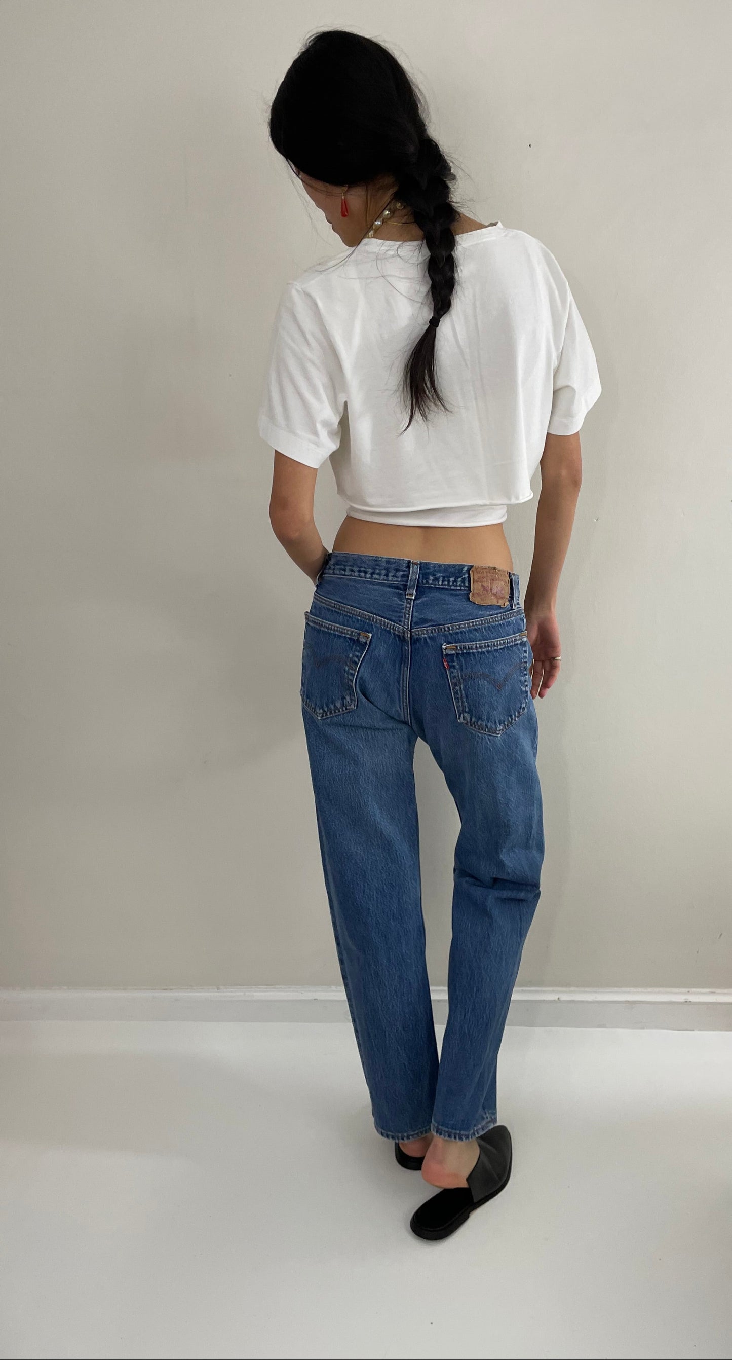 31 Vintage 80s Levi's 501 faded medium wash iconic red tab button fly LEVIS jeans made in USA size 31 x 29