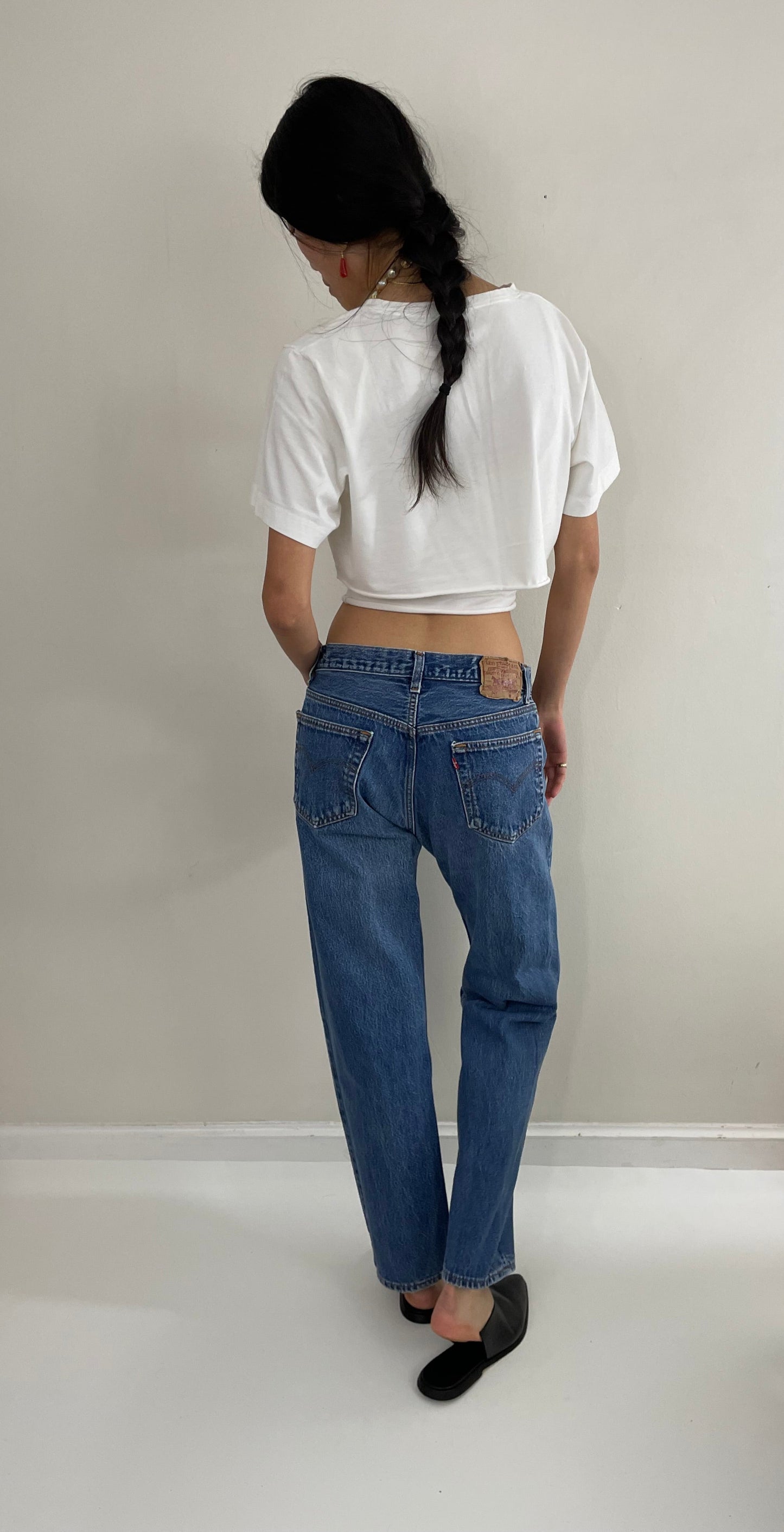 31 Vintage 80s Levi's 501 faded medium wash iconic red tab button fly LEVIS jeans made in USA size 31 x 29