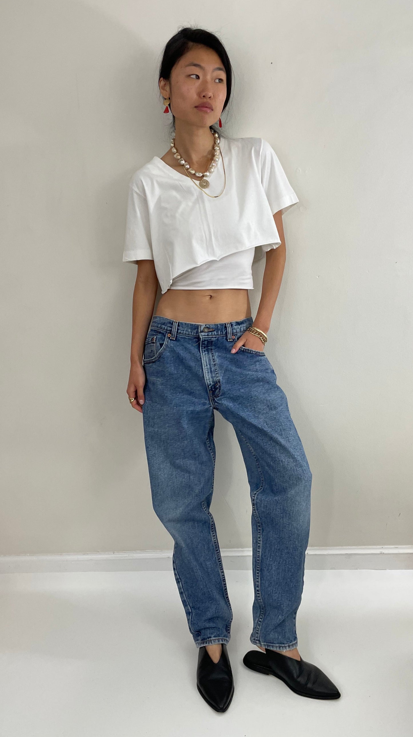 Vintage 80s Levi's 560 medium wash high waisted zipper relaxed faded red tab Levis jeans USA size 31 x 30