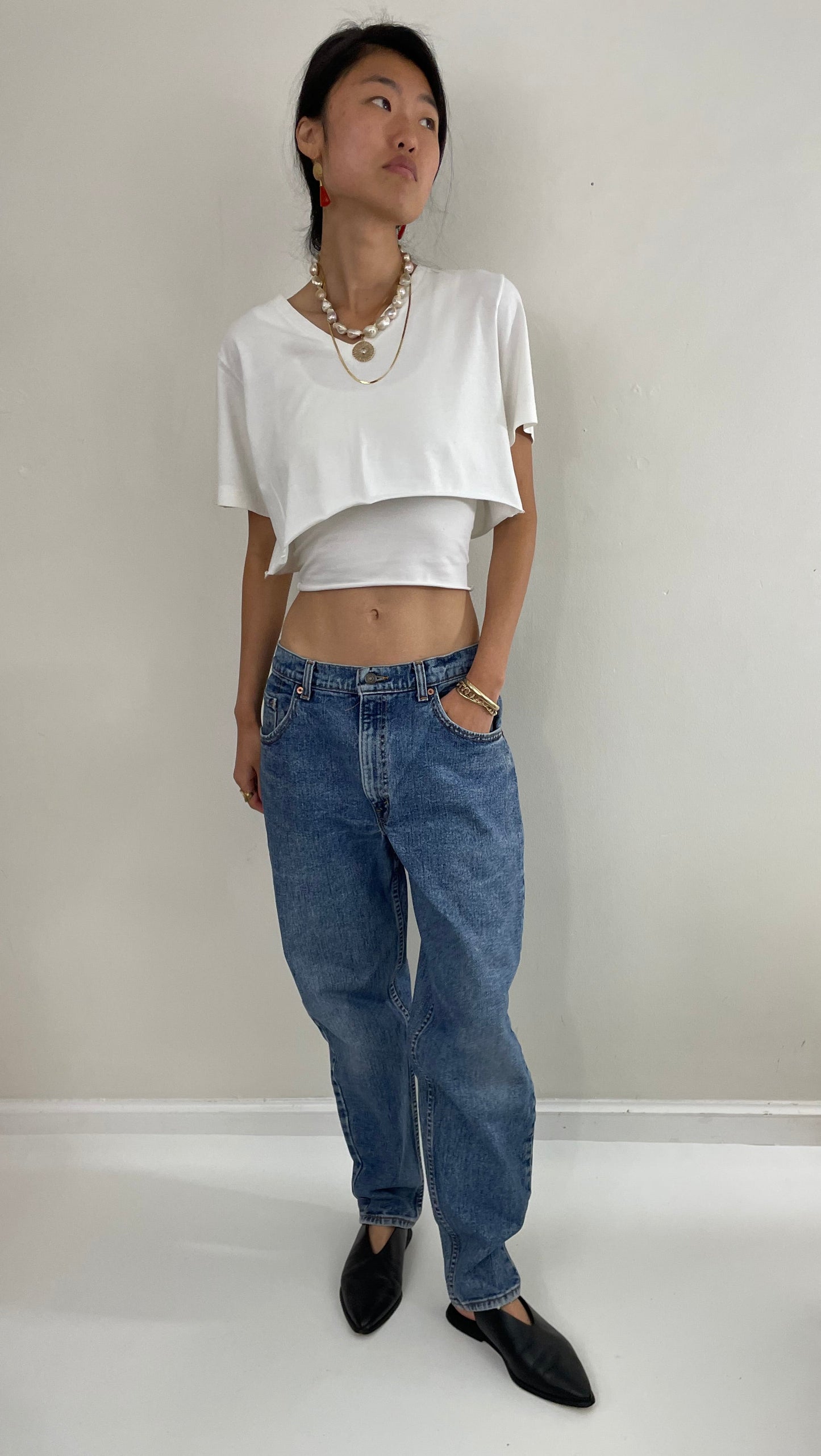 Vintage 80s Levi's 560 medium wash high waisted zipper relaxed faded red tab Levis jeans USA size 31 x 30