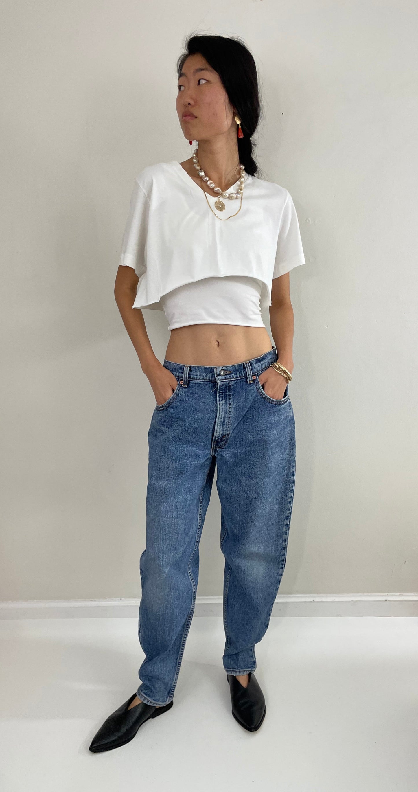 Vintage 80s Levi's 560 medium wash high waisted zipper relaxed faded red tab Levis jeans USA size 31 x 30