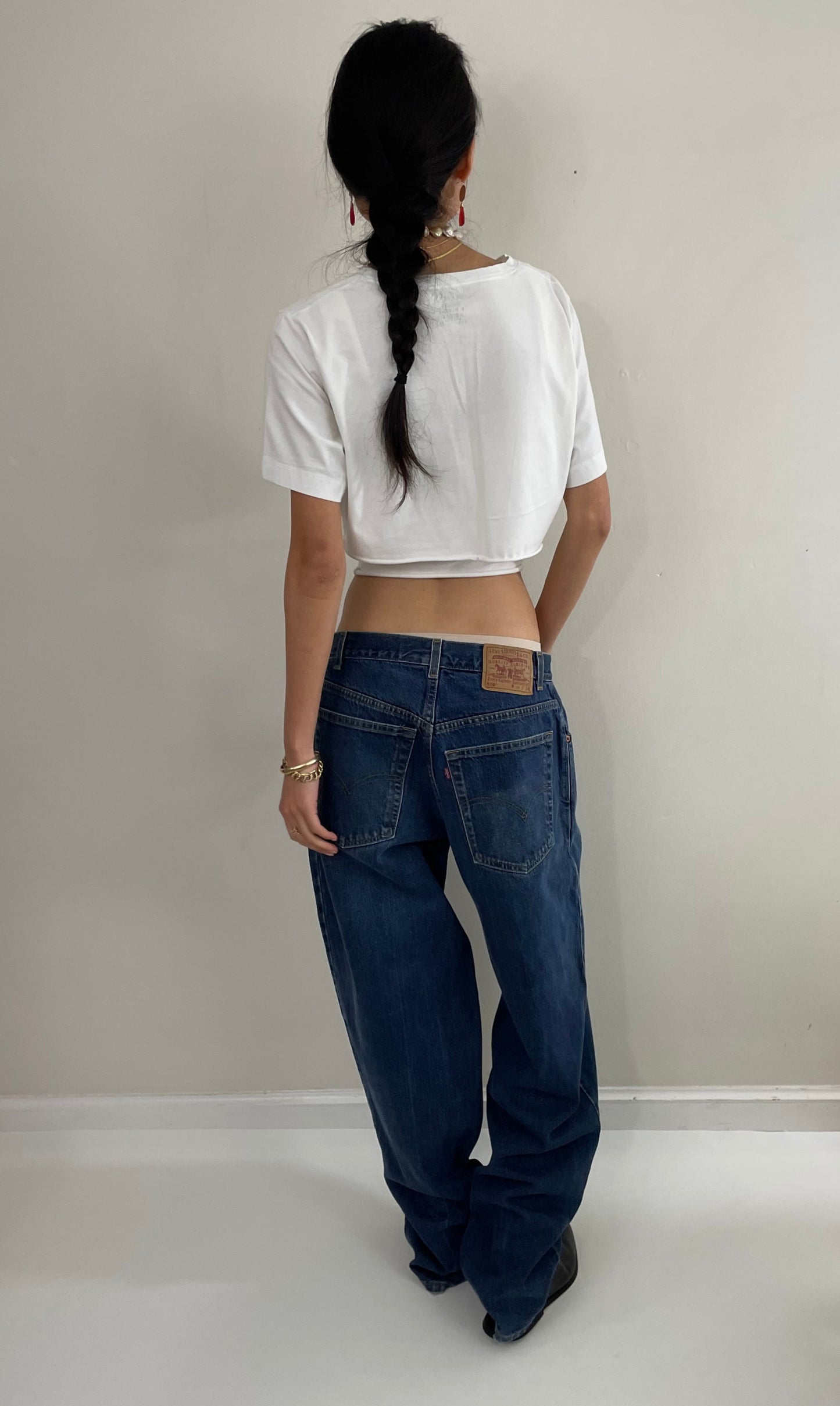 vintage Levi's 570 tall baggy fit zipper fly medium wash 90s barrel leg hip hop jeans size 32 x 35