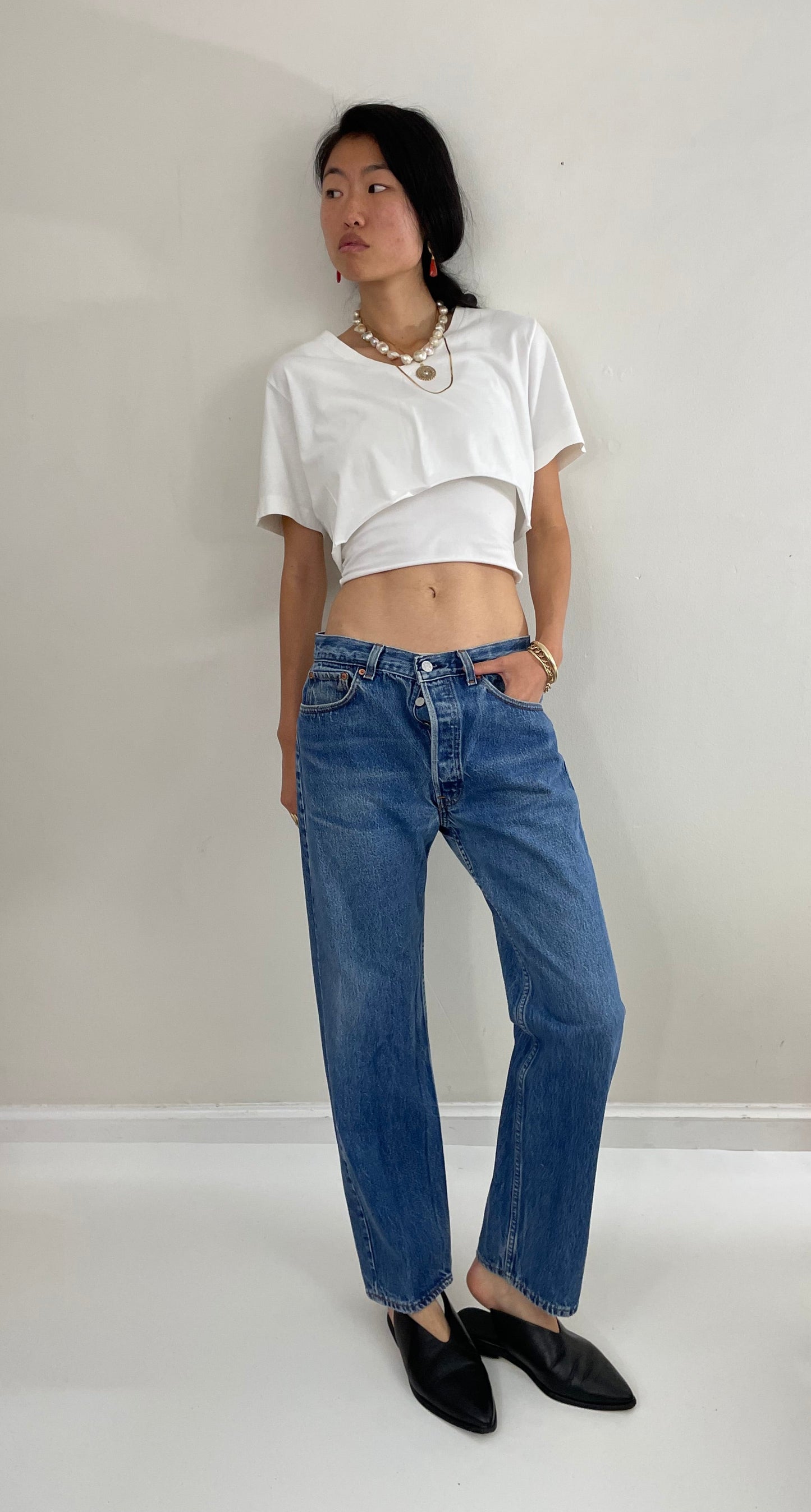 31 Vintage 80s Levi's 501 faded medium wash iconic red tab button fly LEVIS jeans made in USA size 31 x 29