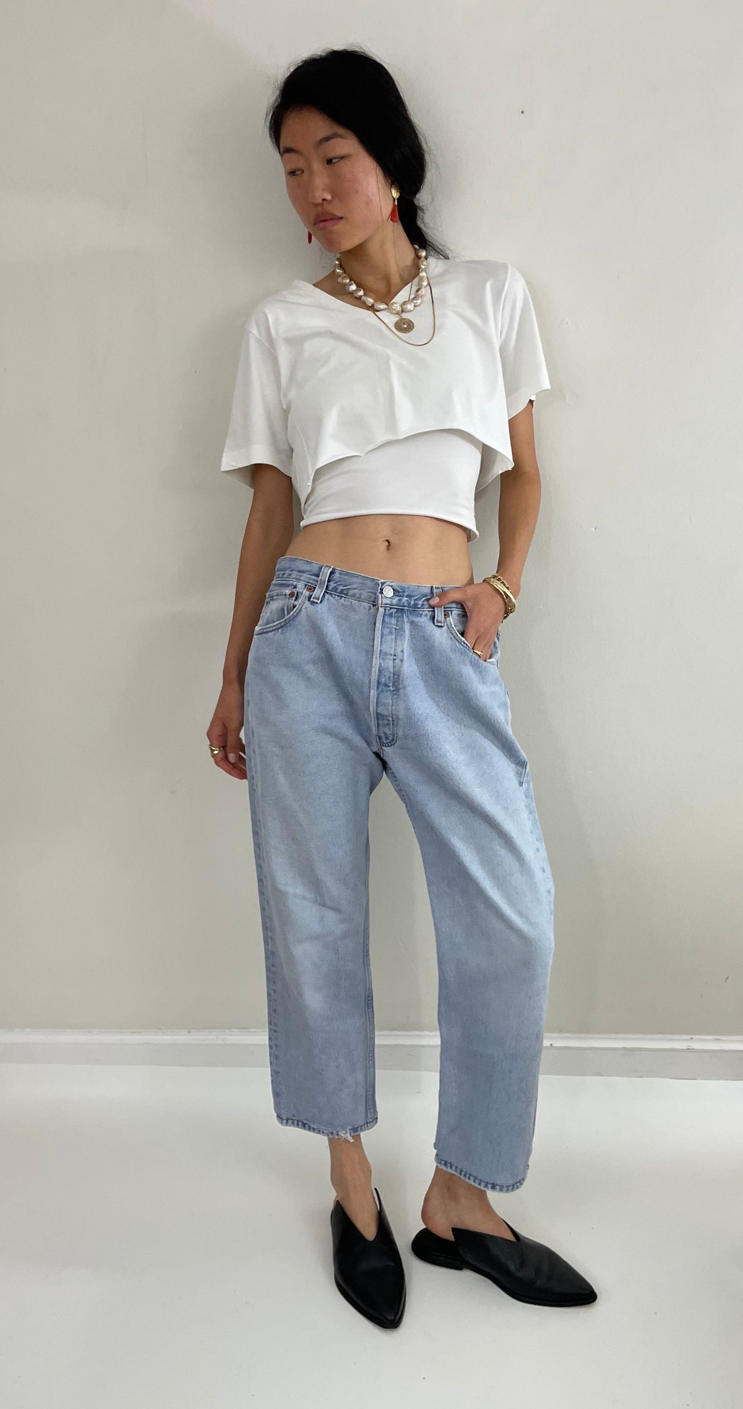 33 Vintage 80s Levis 501 button fly faded button fly boyfriend jeans made in USA size 33 x 26