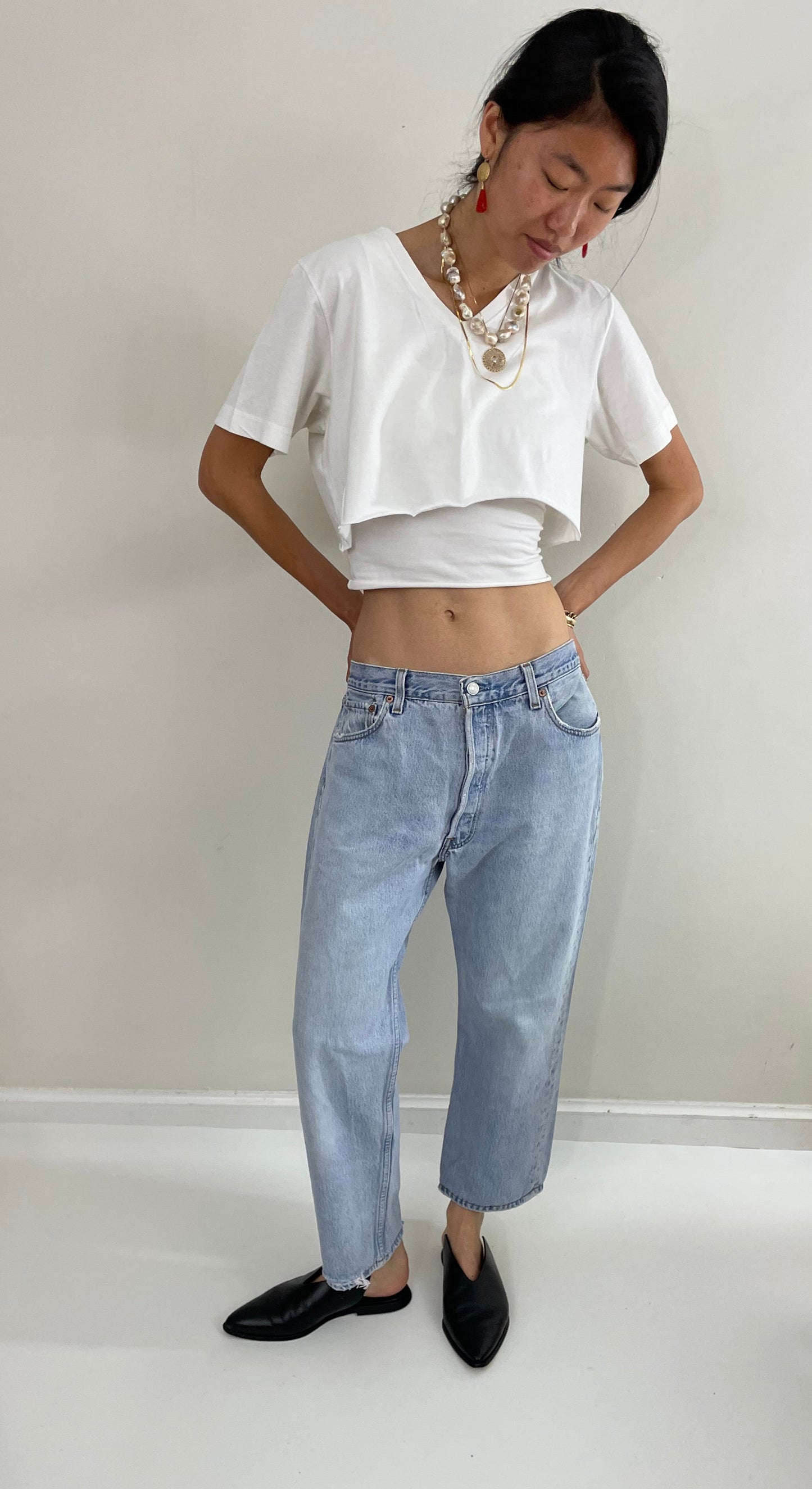 33 Vintage 80s Levis 501 button fly faded button fly boyfriend jeans made in USA size 33 x 26