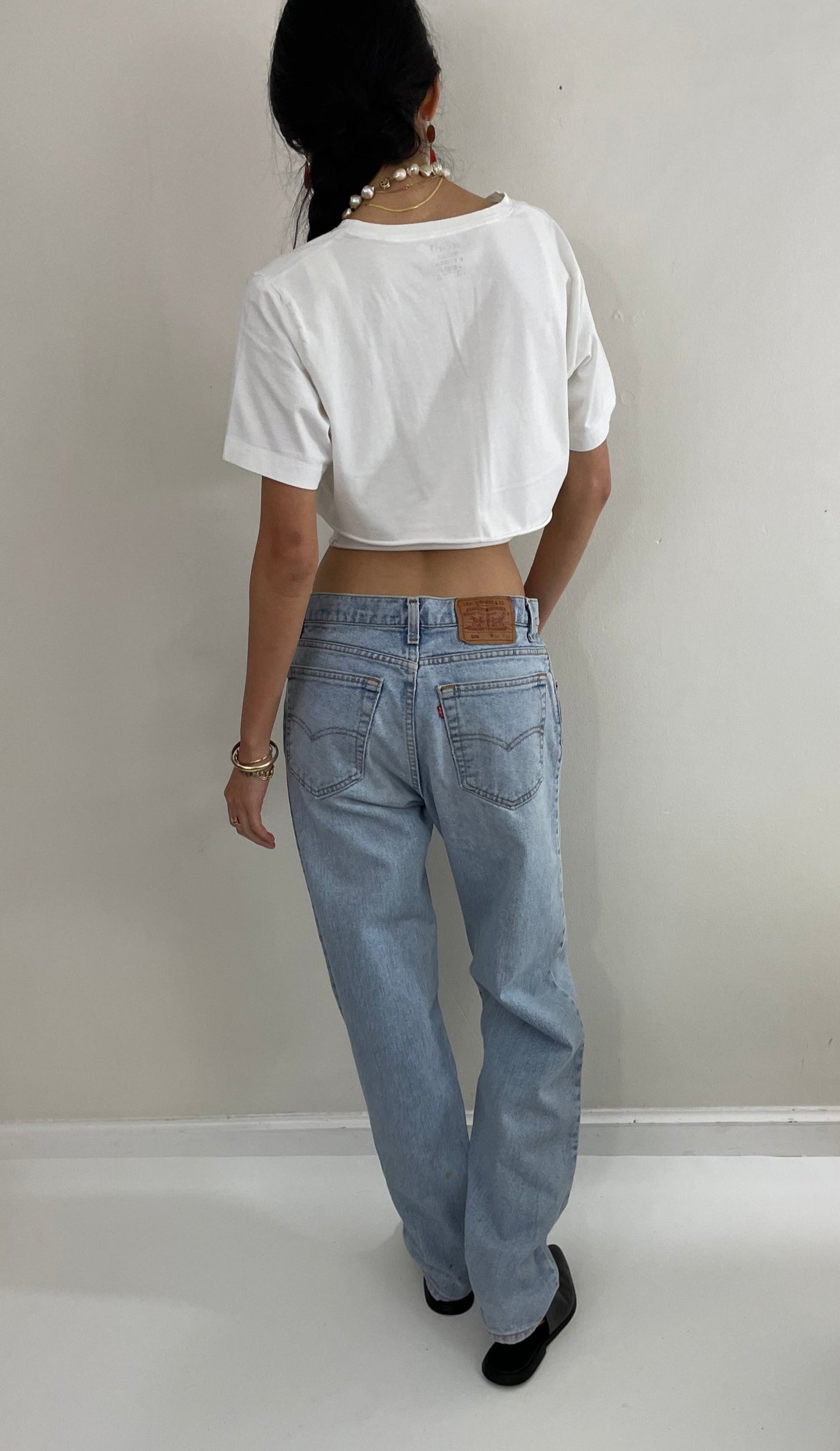 Vintage 80s Levi's faded boyfriend relaxed fit high waisted zipper fly red tab light wash Levis 550 Dad jeans made in USA size 32x32