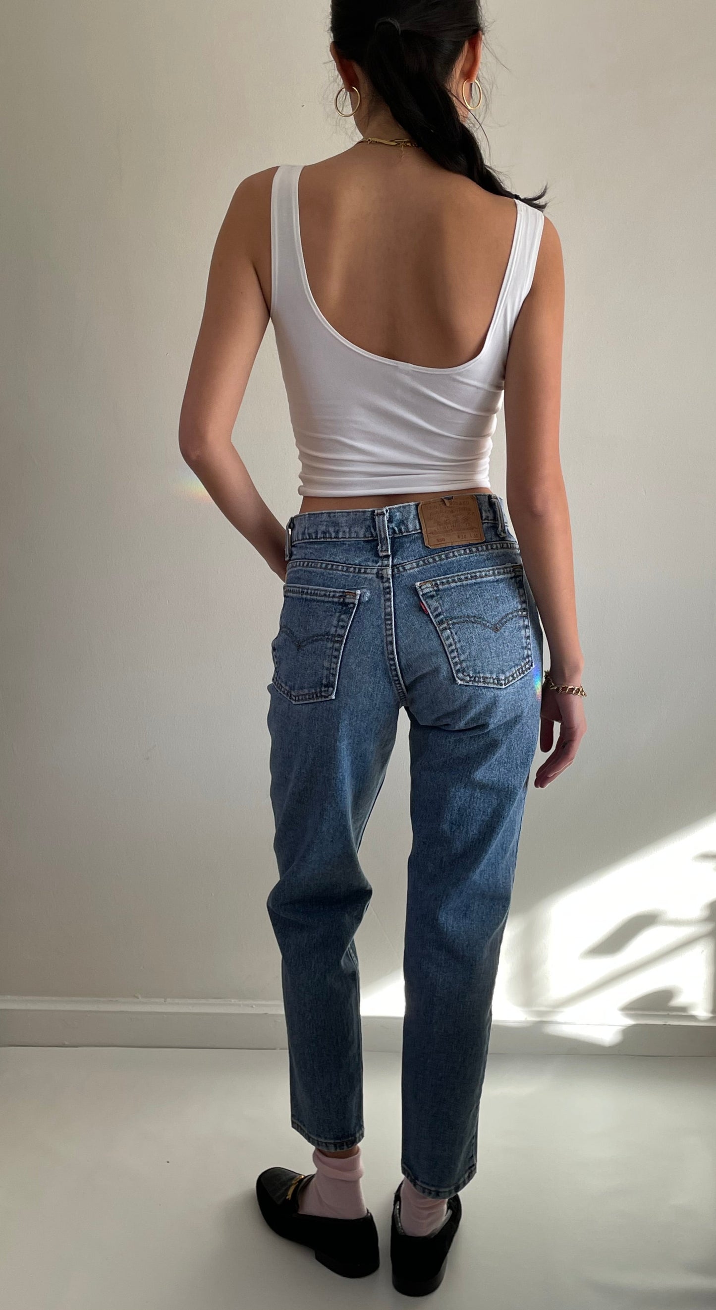 vintage Levi's 550 medium wash boyfriend zipper fly Levis jeans size 28