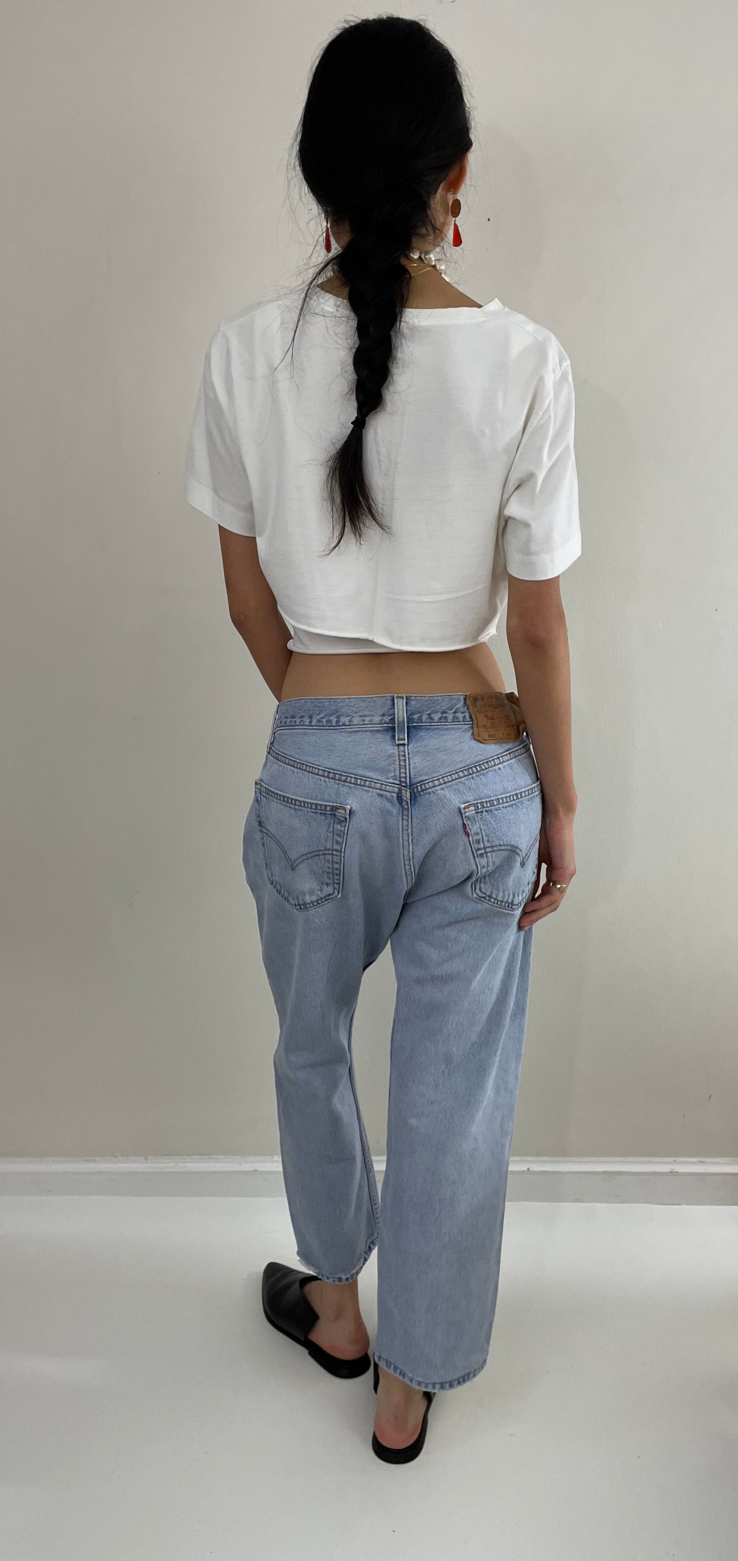 33 Vintage 80s Levis 501 button fly faded button fly boyfriend jeans made in USA size 33 x 26