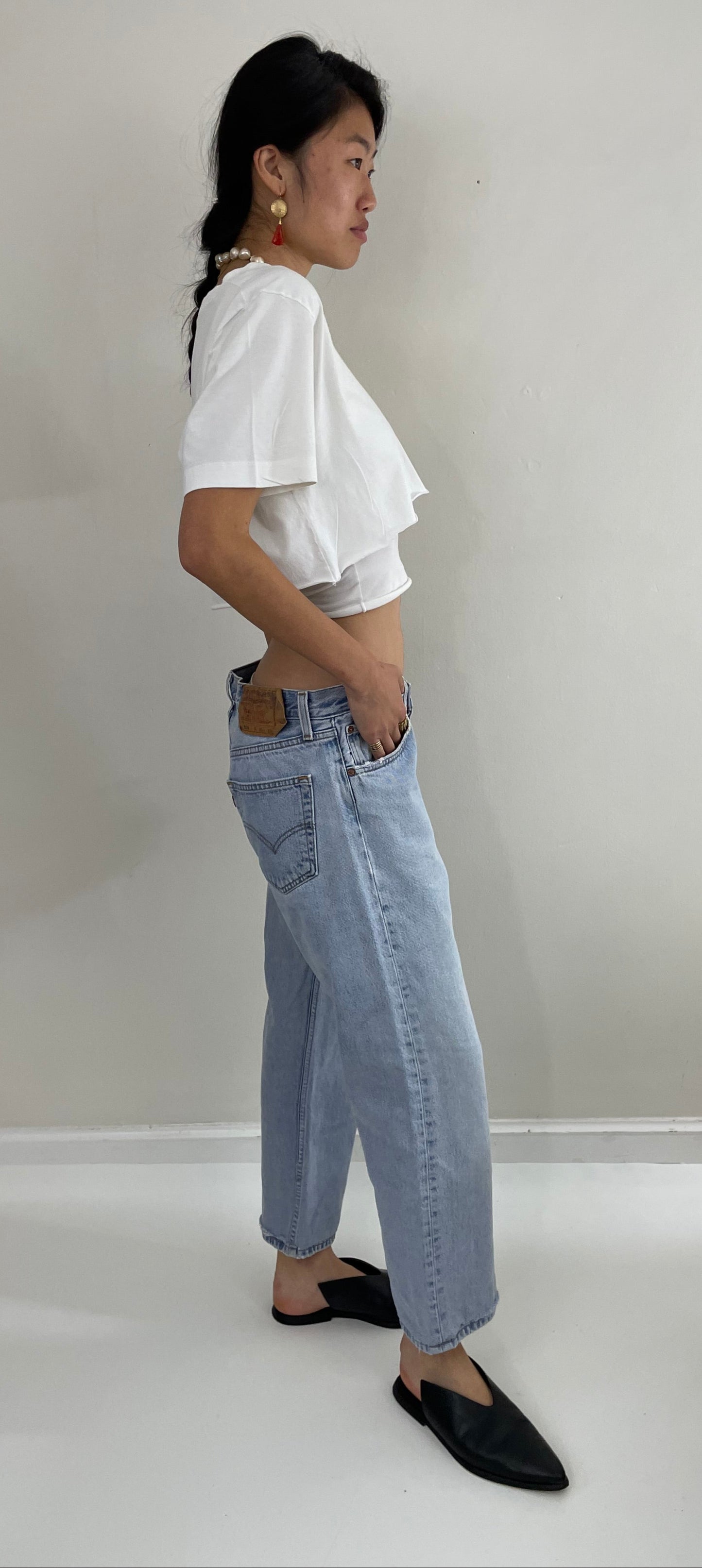 33 Vintage 80s Levis 501 button fly faded button fly boyfriend jeans made in USA size 33 x 26