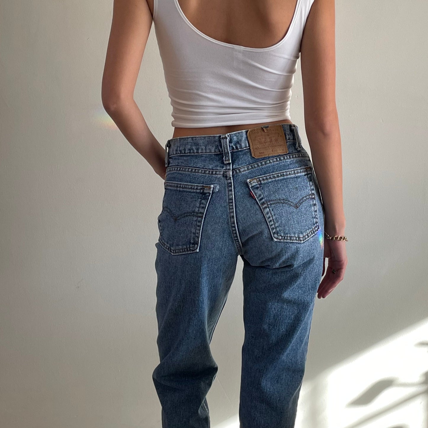 vintage Levi's 550 medium wash boyfriend zipper fly Levis jeans size 28