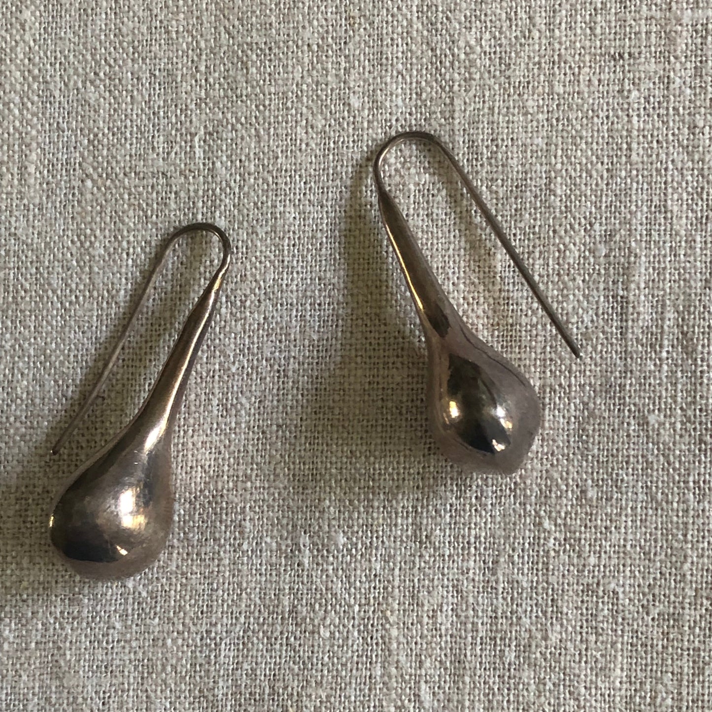 vintage 90s Taxco sterling silver 925 handcrafted puffy drop teardrop dangle pierced earrings Mexico Taxco