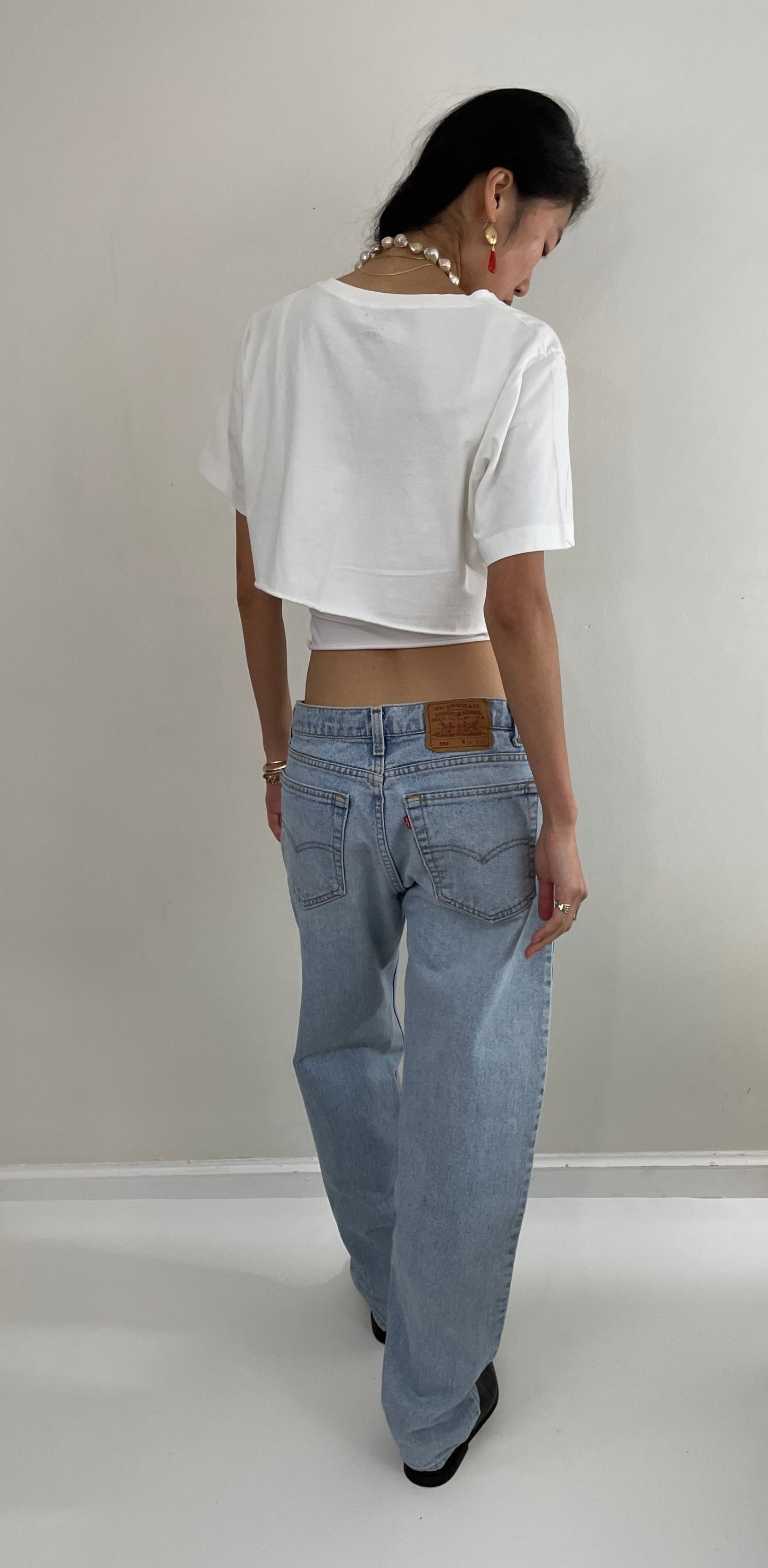 Vintage 80s Levi's faded boyfriend relaxed fit high waisted zipper fly red tab light wash Levis 550 Dad jeans made in USA size 32x32