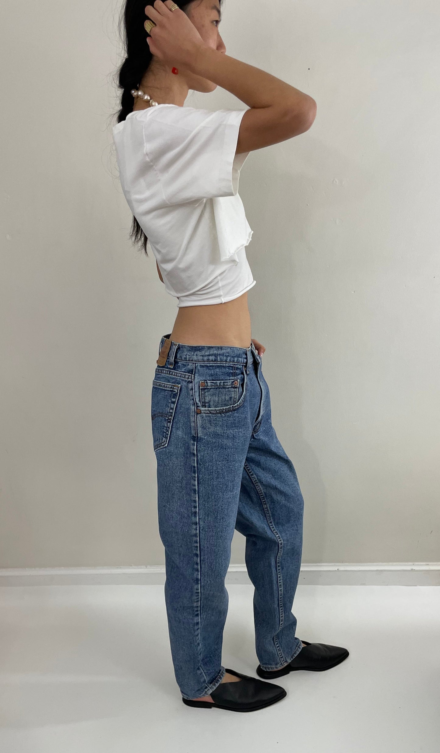 Vintage 80s Levi's 560 medium wash high waisted zipper relaxed faded red tab Levis jeans USA size 31 x 30