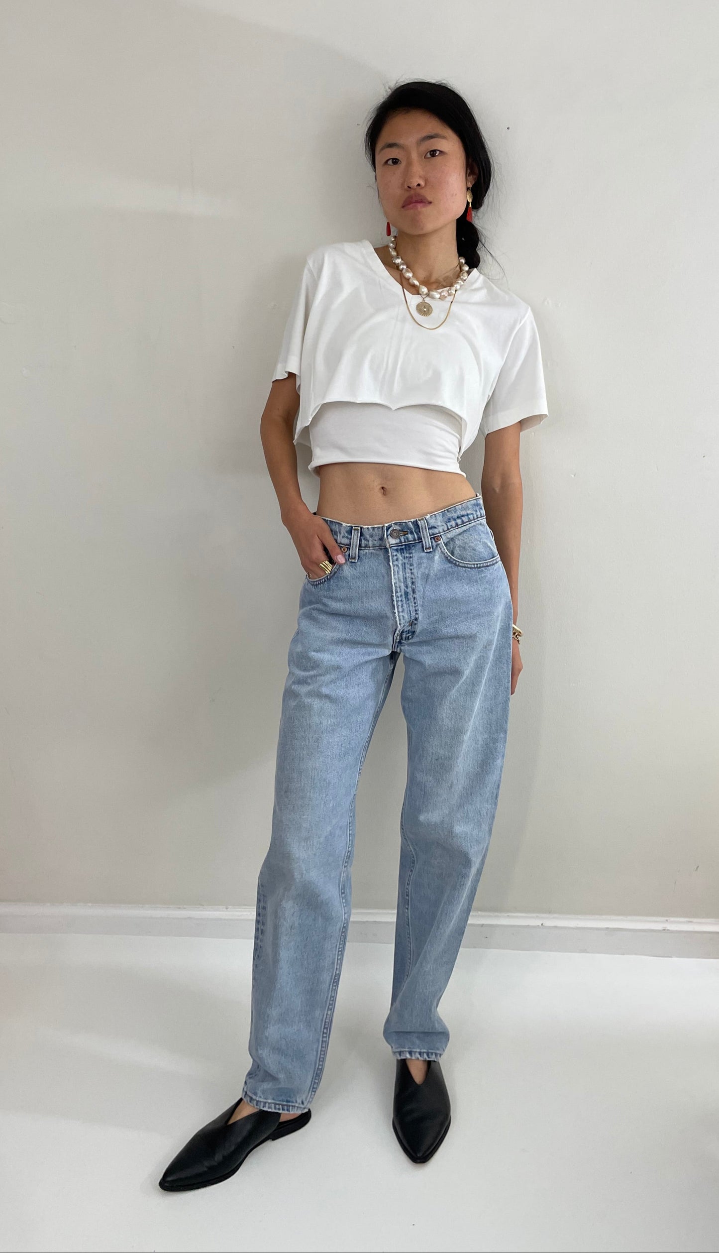 Vintage Levi's faded soft boyfriend relaxed fit high waisted zipper fly red tab light wash Levis 550 Dad jeans made in USA size Waist 31 x 33