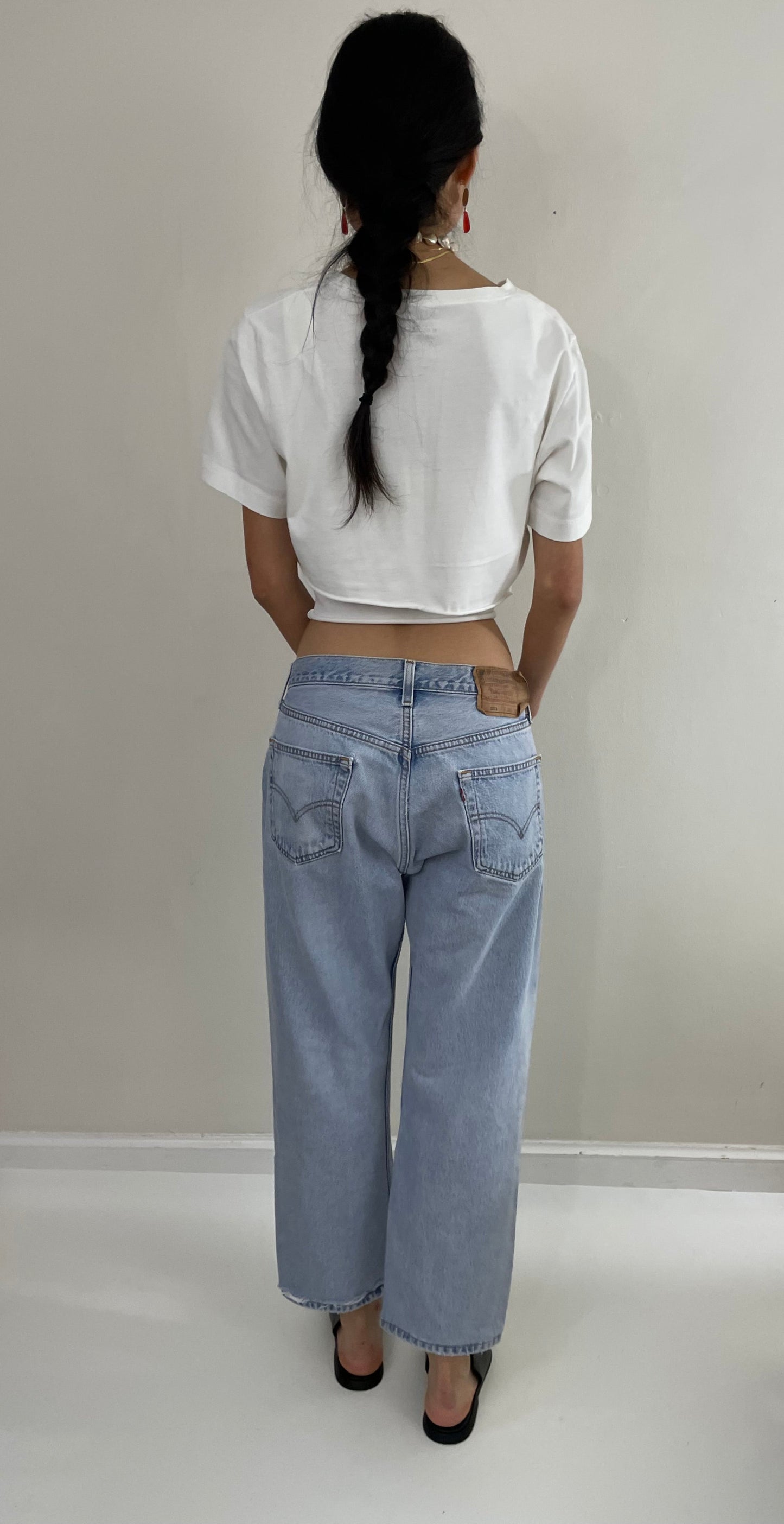 33 Vintage 80s Levis 501 button fly faded button fly boyfriend jeans made in USA size 33 x 26