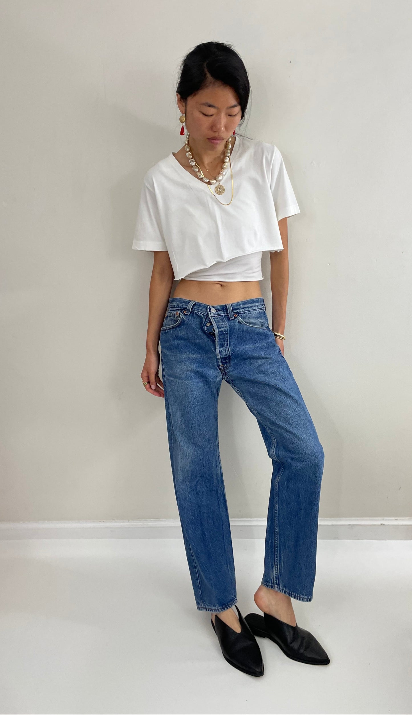 31 Vintage 80s Levi's 501 faded medium wash iconic red tab button fly LEVIS jeans made in USA size 31 x 29