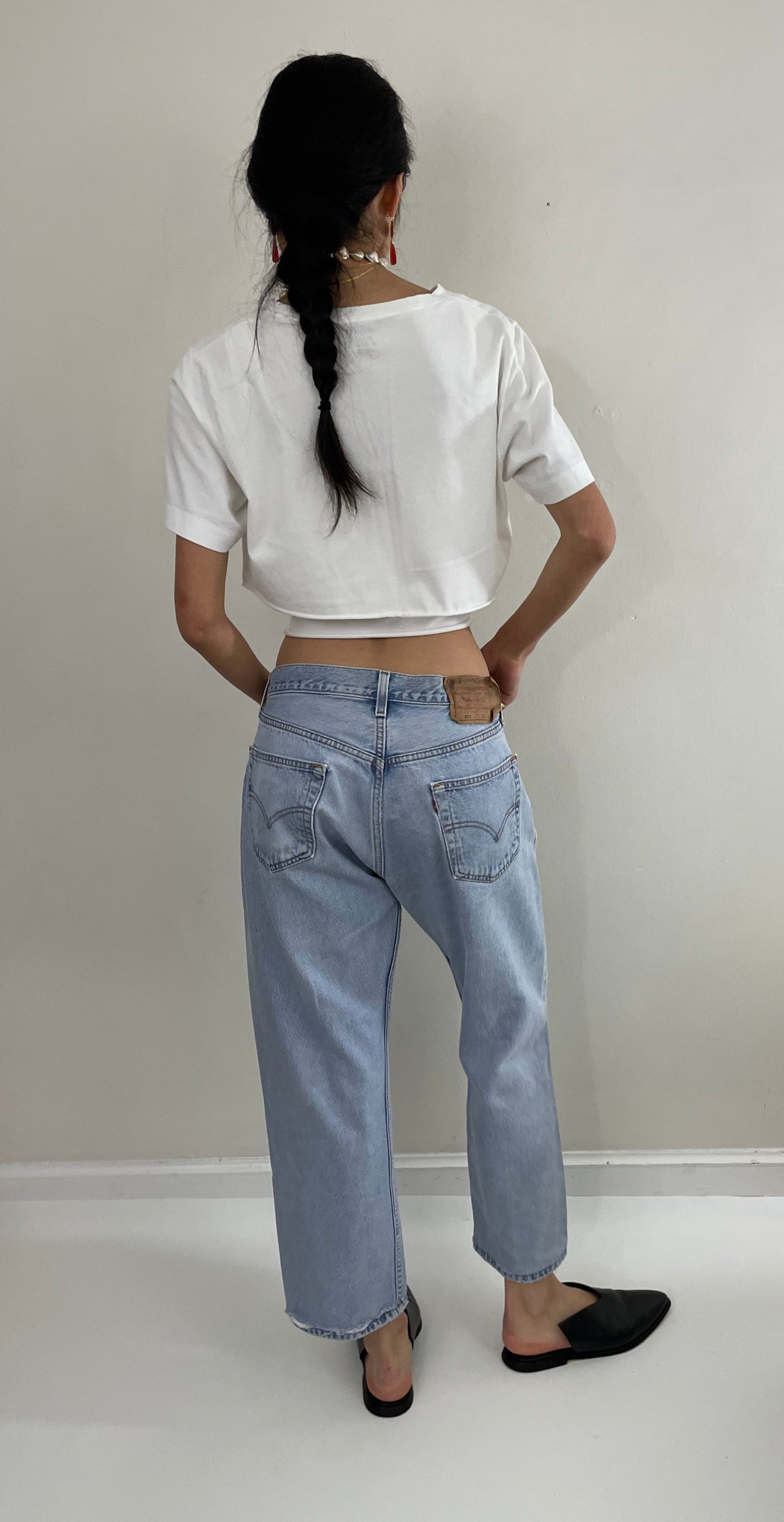 33 Vintage 80s Levis 501 button fly faded button fly boyfriend jeans made in USA size 33 x 26