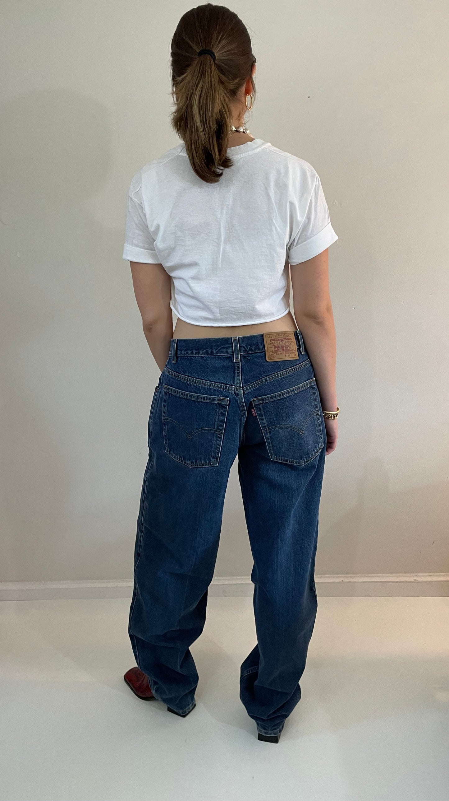 vintage Levi's 570 tall baggy fit zipper fly medium wash 90s barrel leg hip hop jeans size 32 x 35