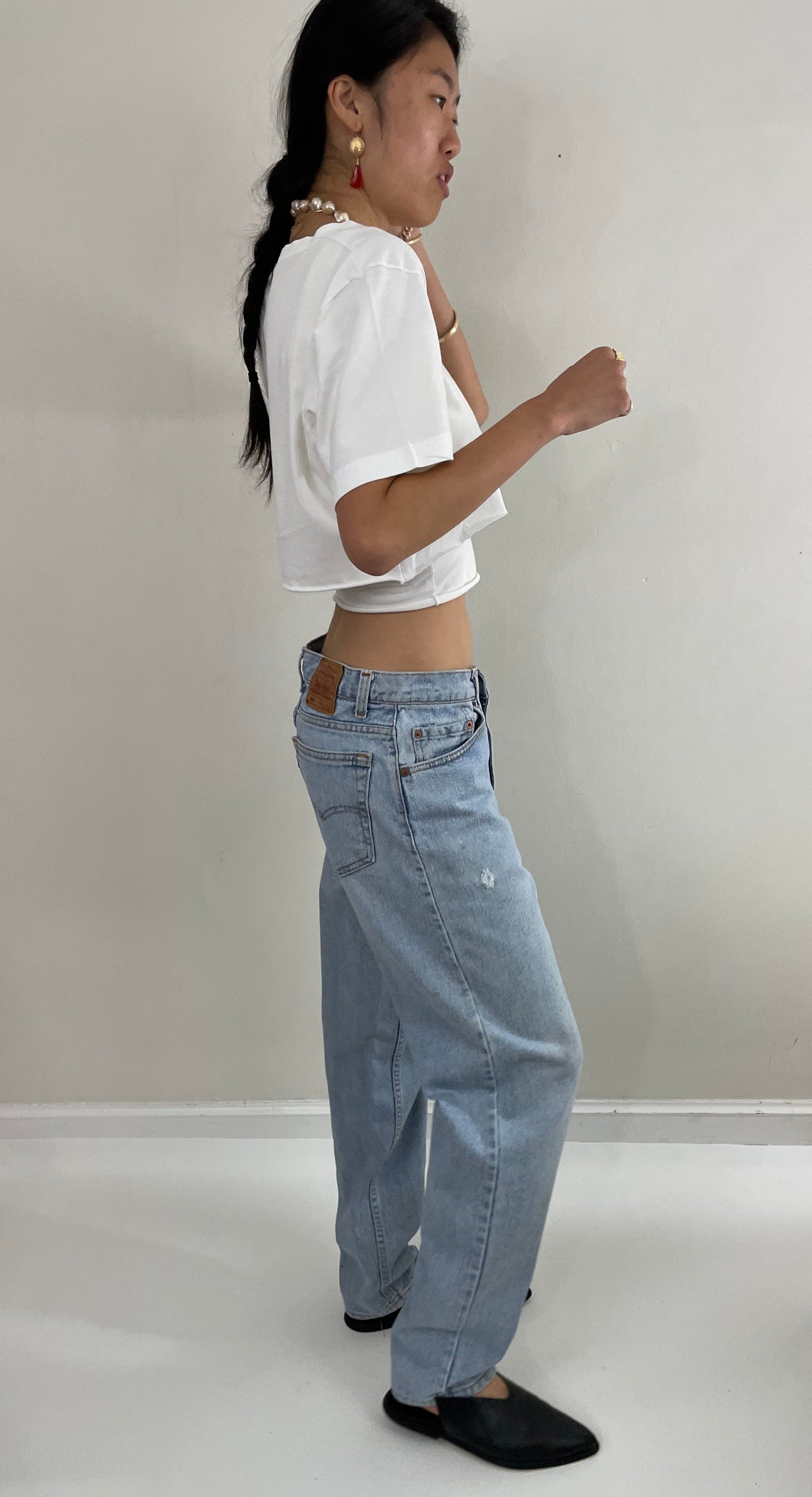 Vintage 80s Levi's faded boyfriend relaxed fit high waisted zipper fly red tab light wash Levis 550 Dad jeans made in USA size 32x32