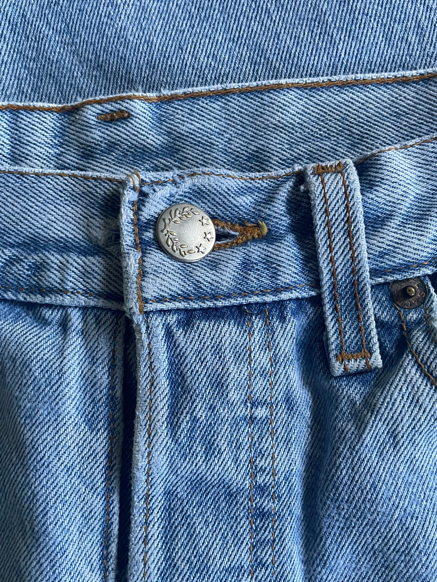 Vintage 80s Levi's 501 faded button fly jeans made in USA size 29 x 31