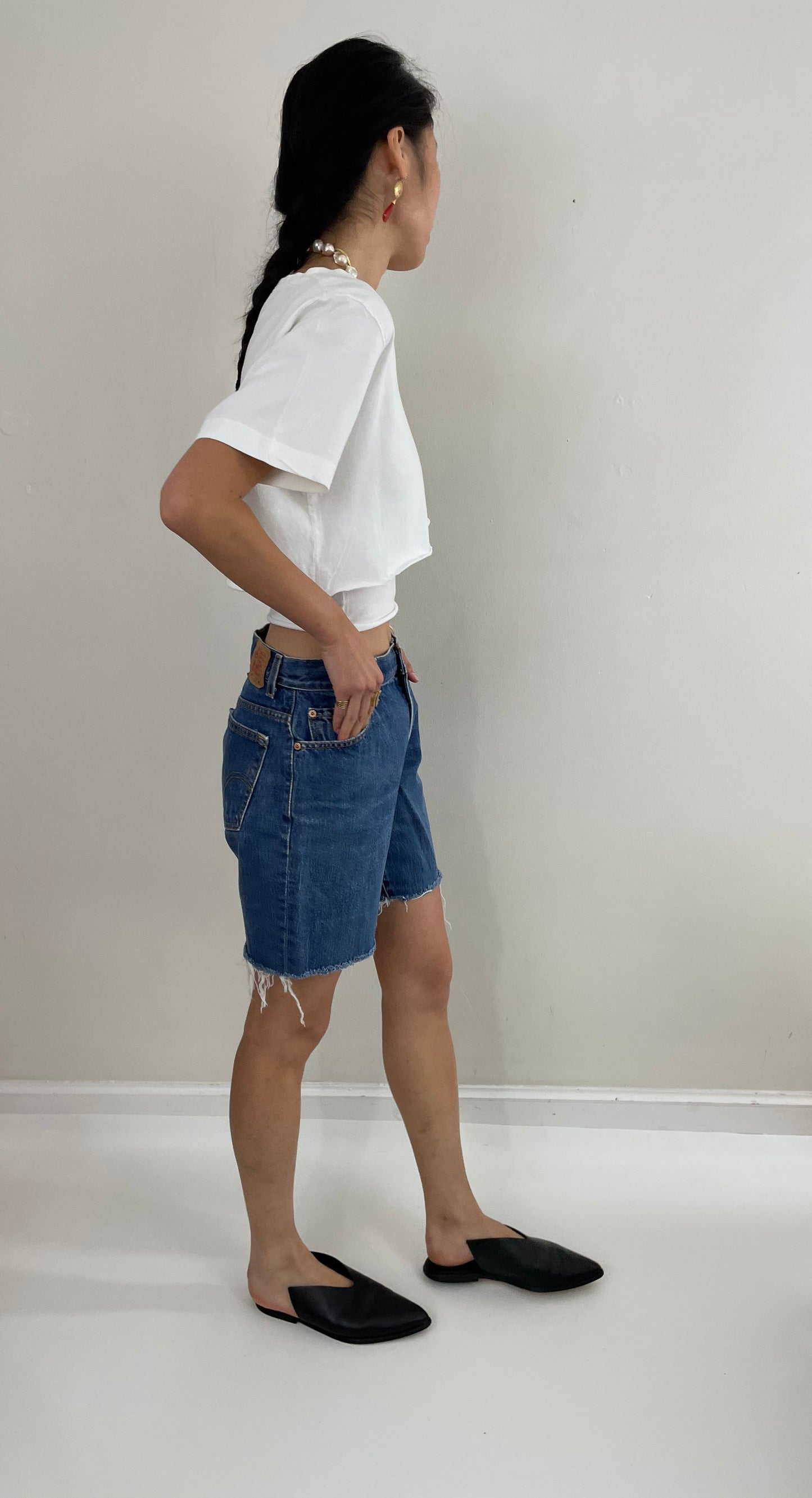 vintage Levi's faded denim cut off blue jean Levis 550 shorts size 29