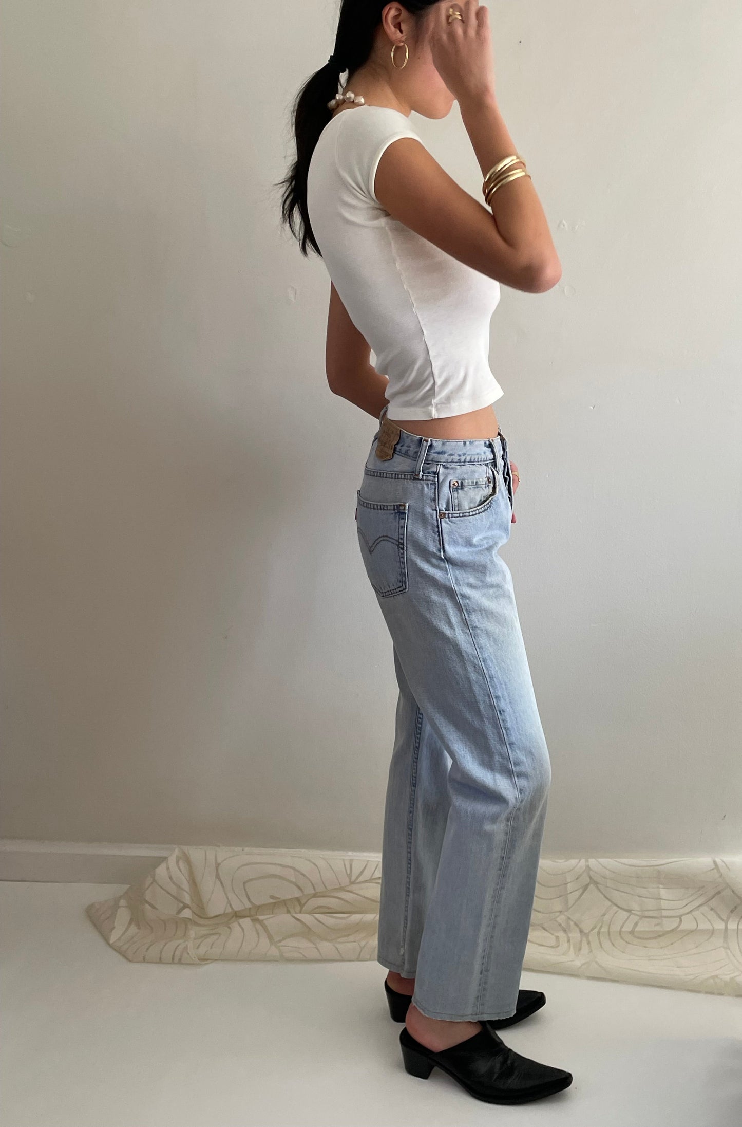 Vintage Levis 501 button fly faded boyfriend light wash Levis jeans made in USA size 28