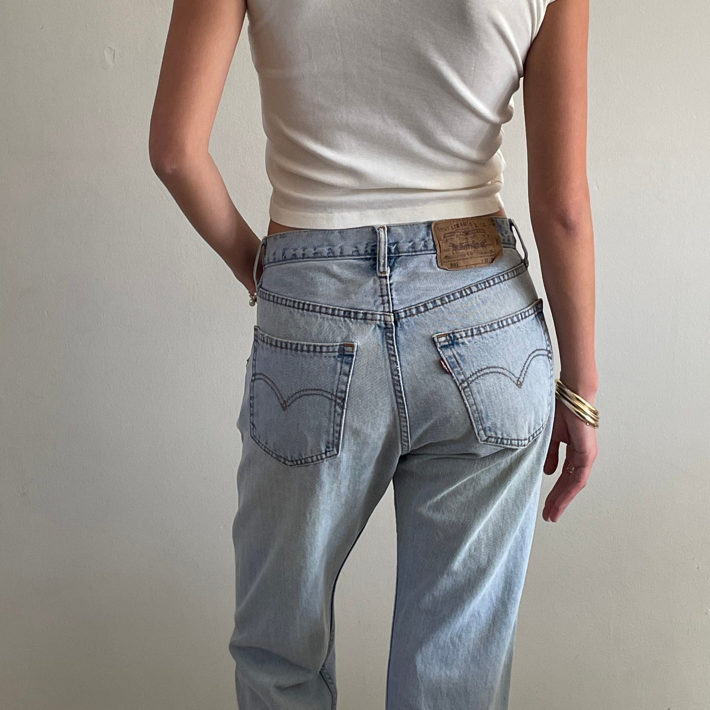 Vintage Levis 501 button fly faded boyfriend light wash Levis jeans made in USA size 28