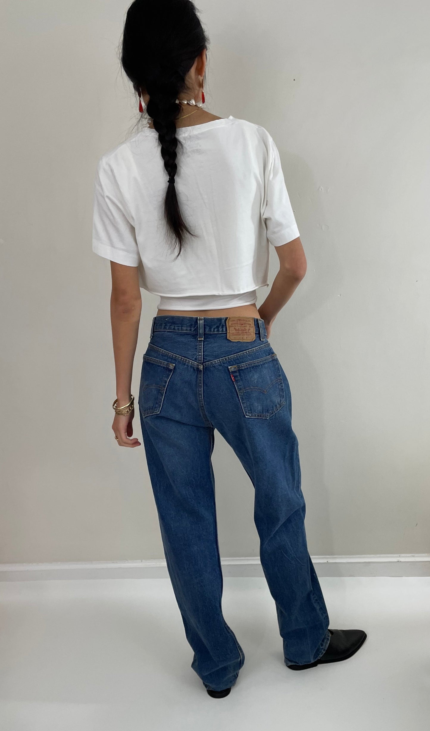 vintage Levi's 501 0115 medium wash button fly tall boyfriend jeans made in USA size 33 x 34