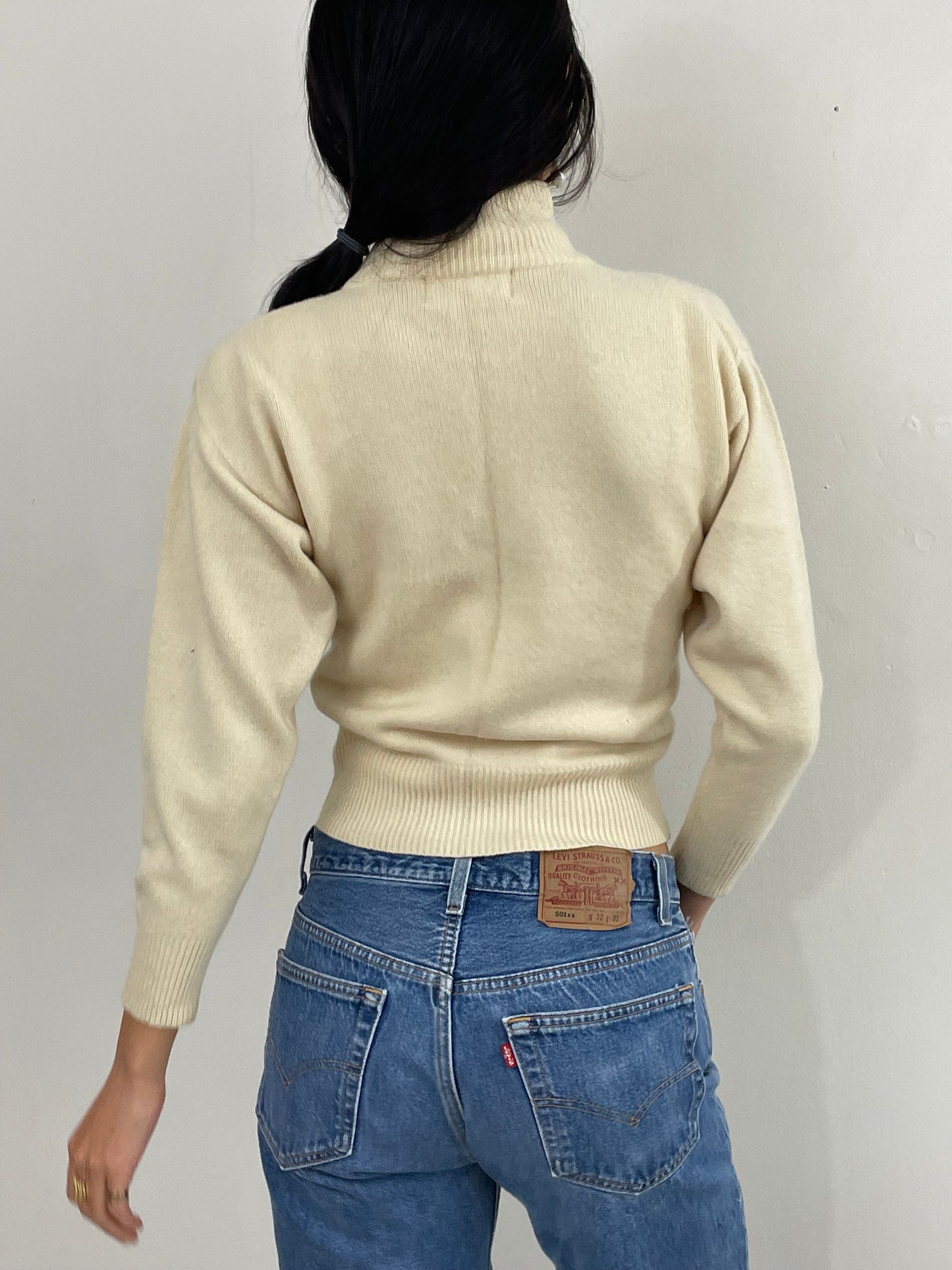 Vintage 100% Cashmere Cropped Mockneck Ivory Cream Thick Sweater | Small