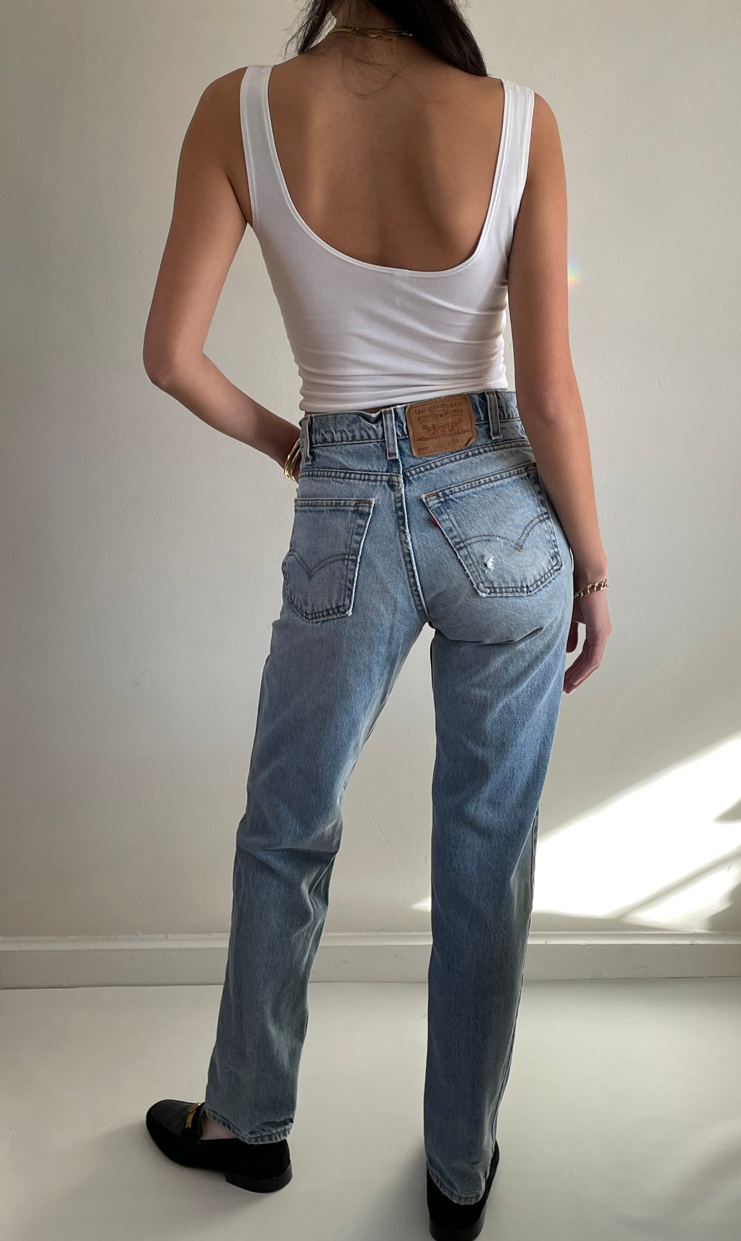 vintage Levi's 550 high waisted faded light wash zipper tall Levis jeans made in USA size 28