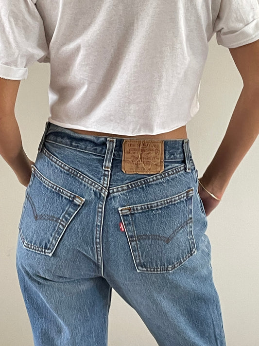 80s vintage faded Levi's 501 button fly shrink to fit medium wash Levis jeans size 27