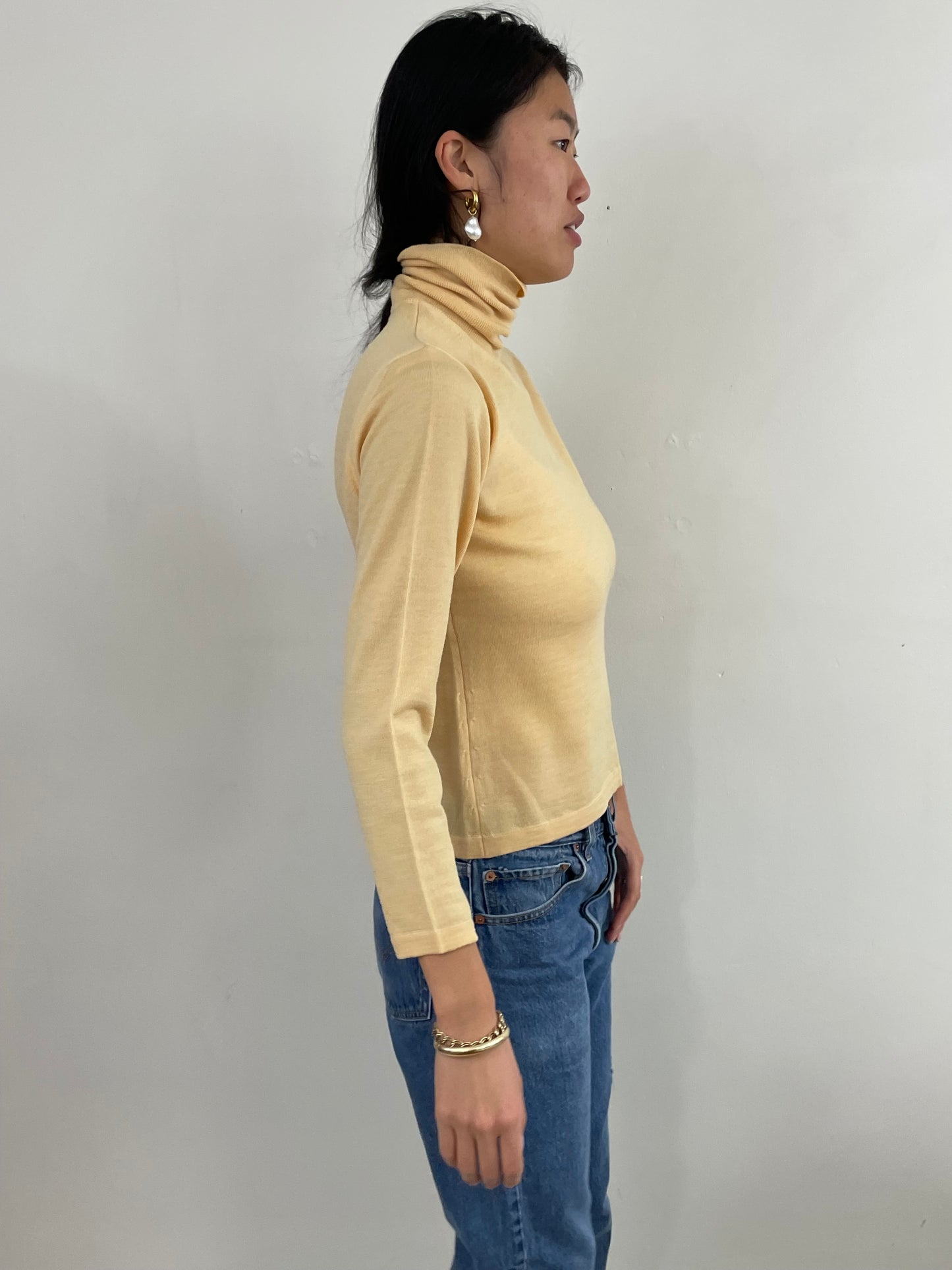 Vintage Merino Wool Buttercream Lightweight Turtleneck Sweater Small