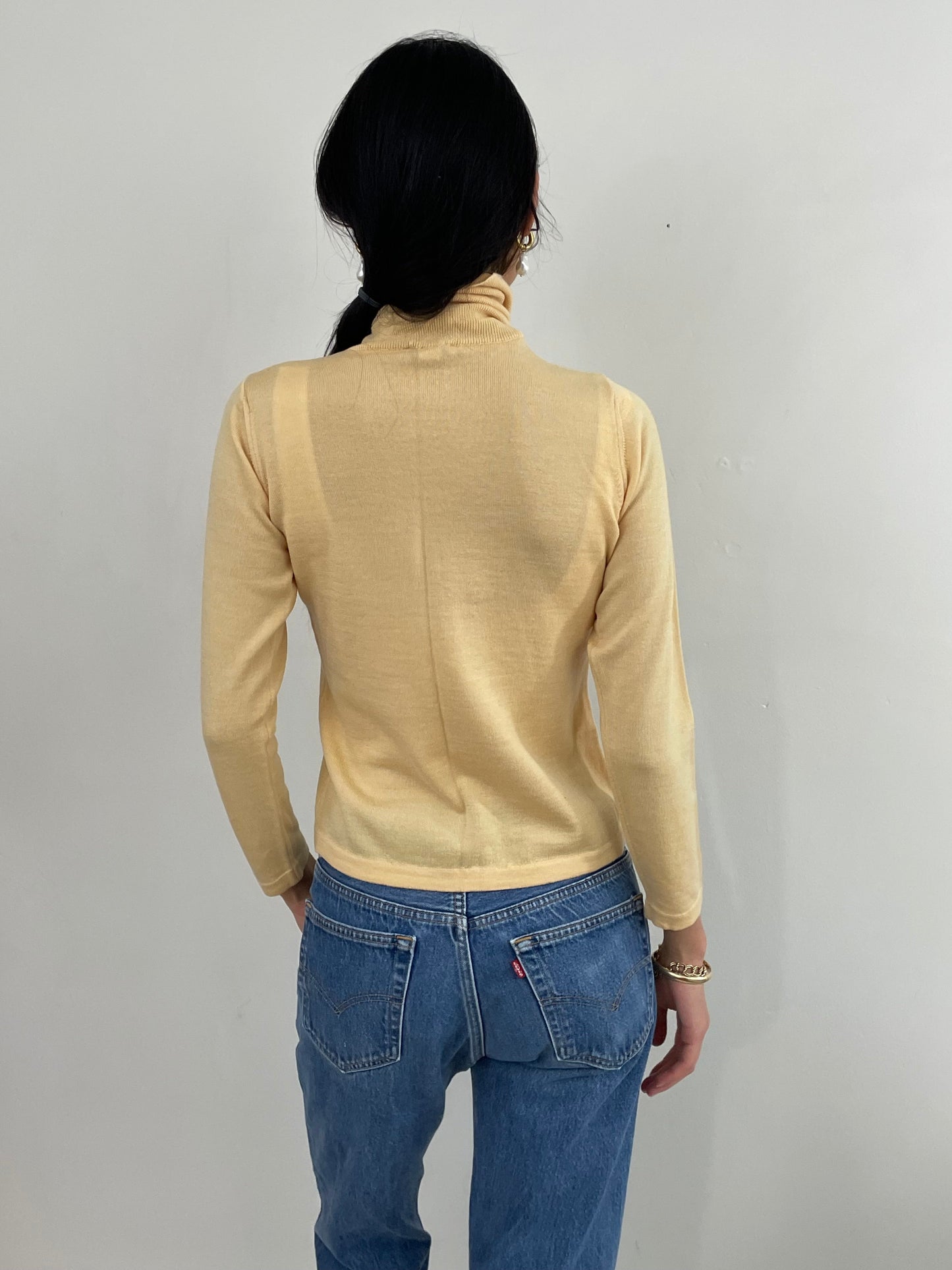 Vintage Merino Wool Buttercream Lightweight Turtleneck Sweater Small