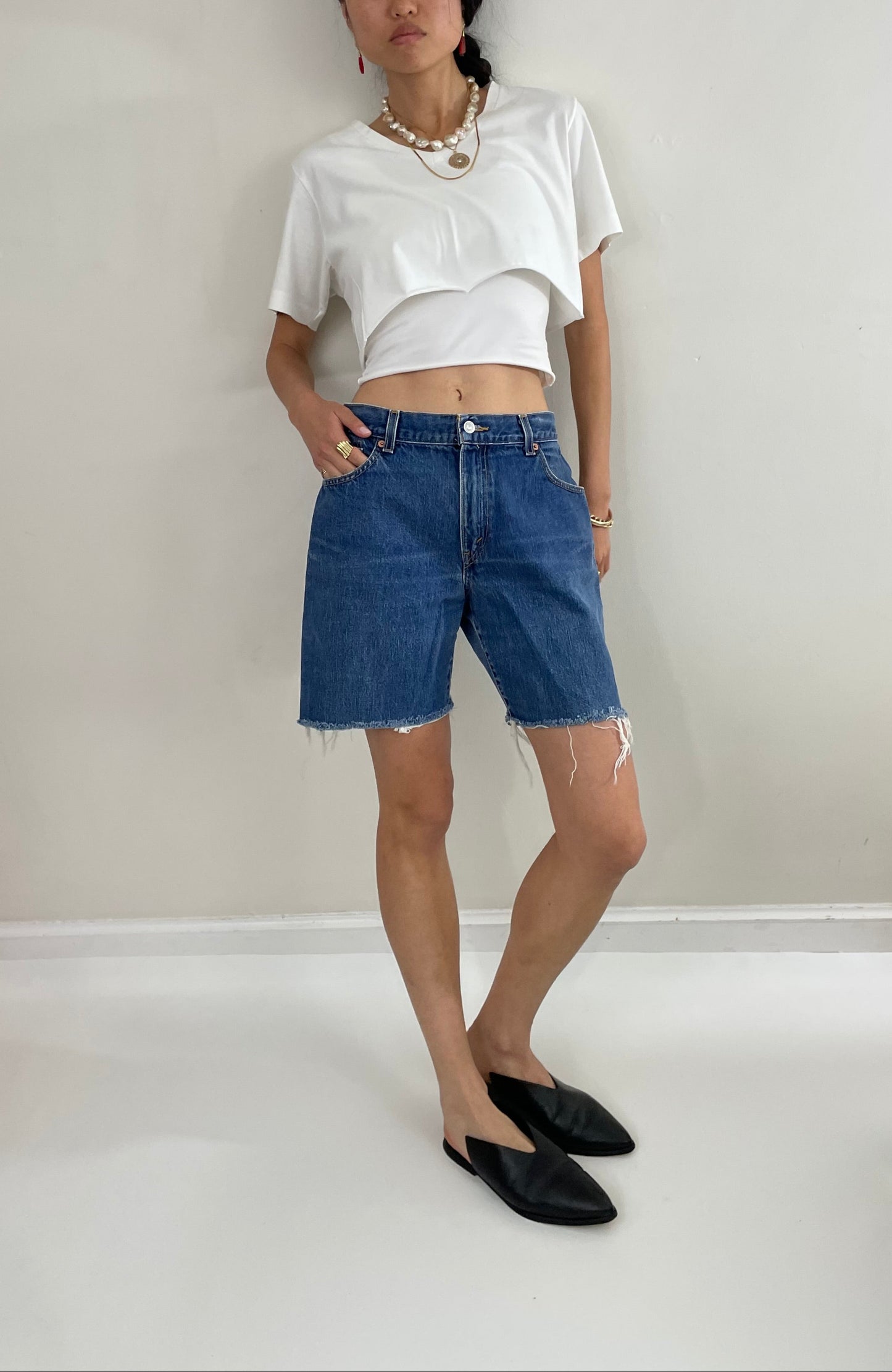 vintage Levi's faded denim cut off blue jean Levis 550 shorts size 29