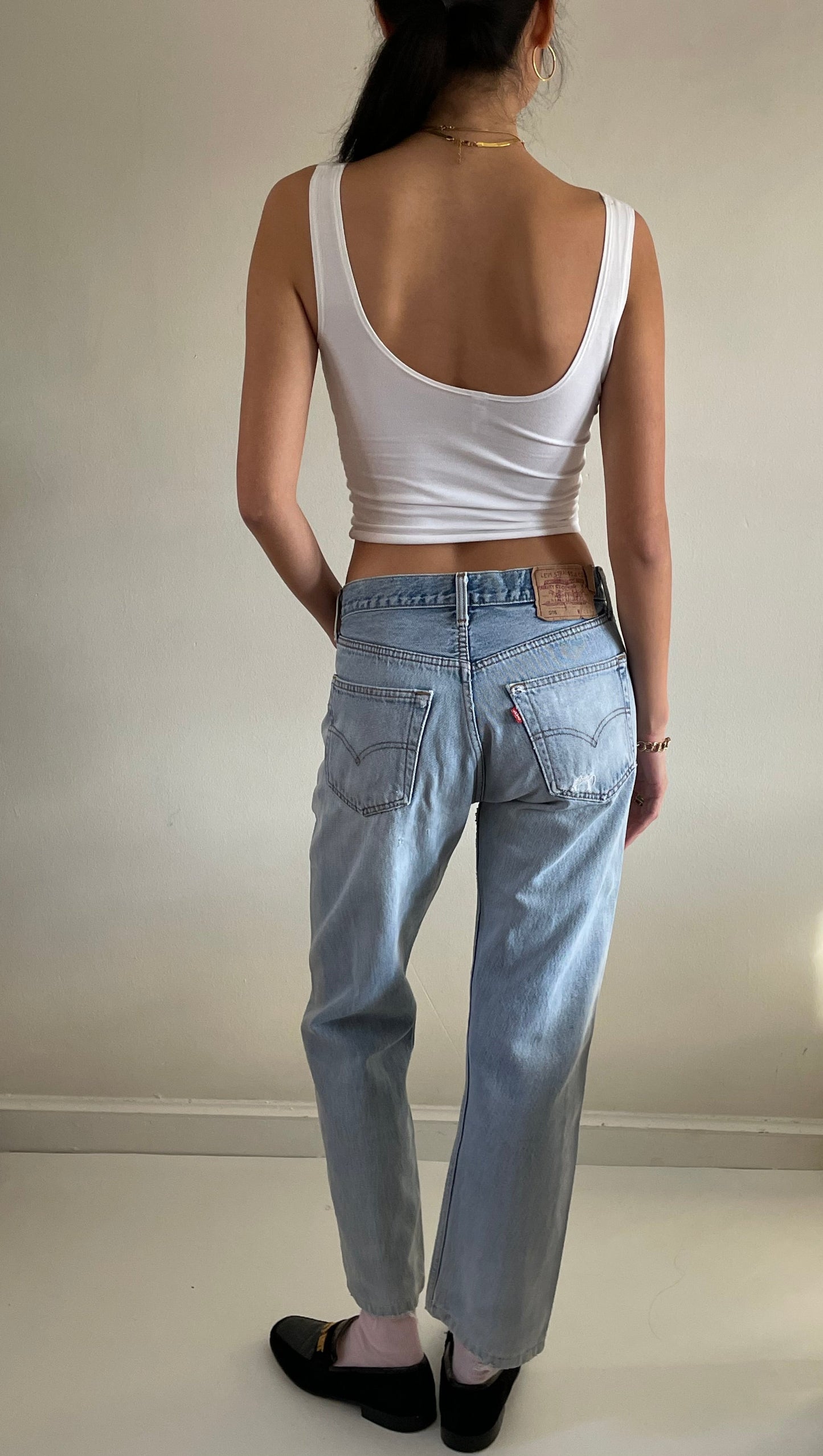 30 vintage Levis 501 button fly boyfriend slouchy faded light wash jeans / size 30