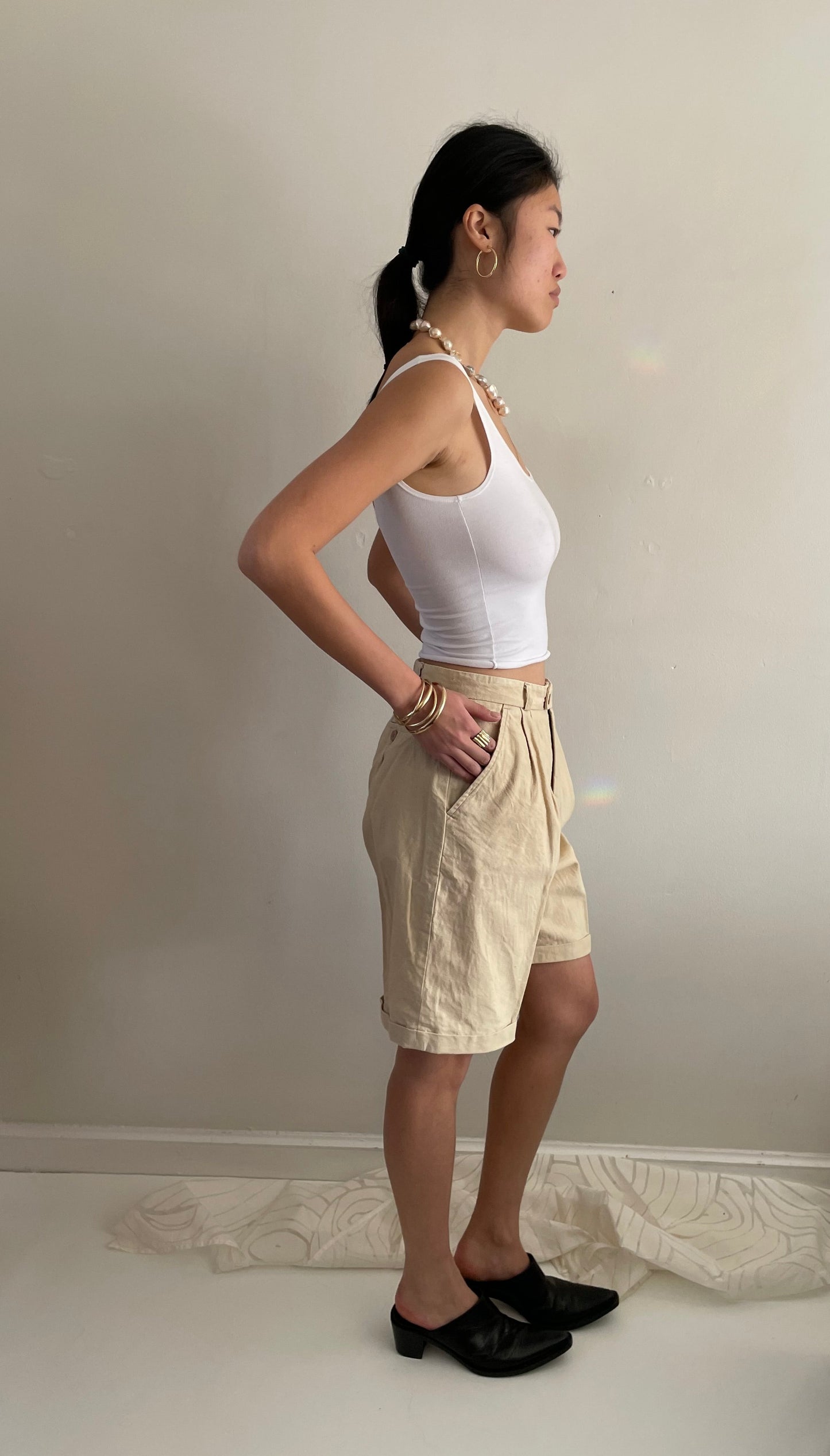 vintage DVF oatmeal pleated cotton cuffed shorts 28 W