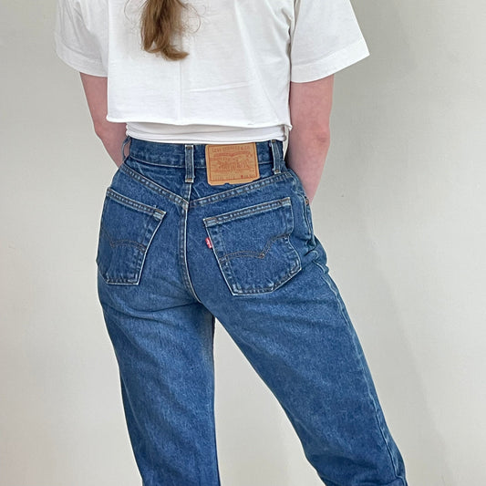 vintage 80s Levi's 505 high waisted petite womens medium wash zipper fly Levis jeans size 25 x 30