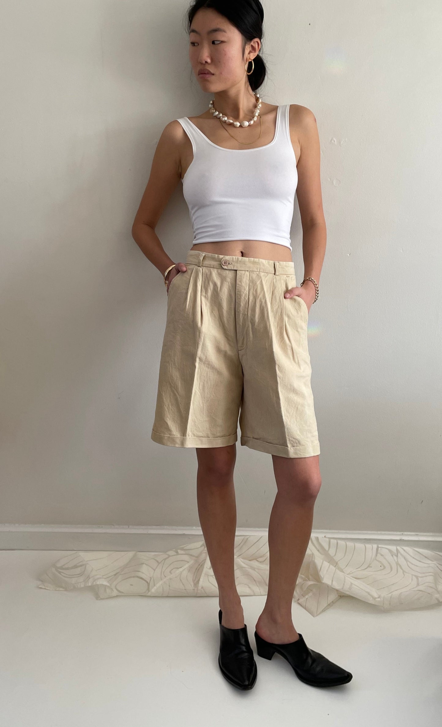 vintage DVF oatmeal pleated cotton cuffed shorts 28 W